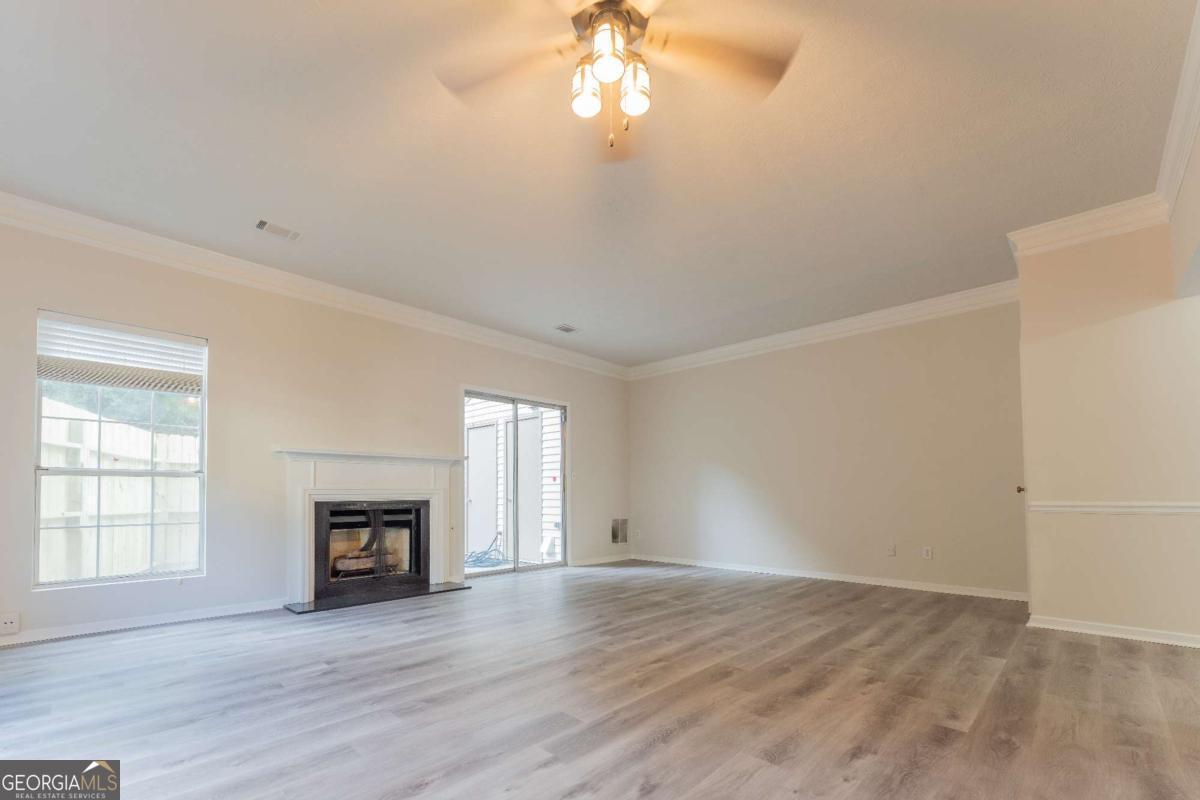 3474 Washington Way Property Photo 4