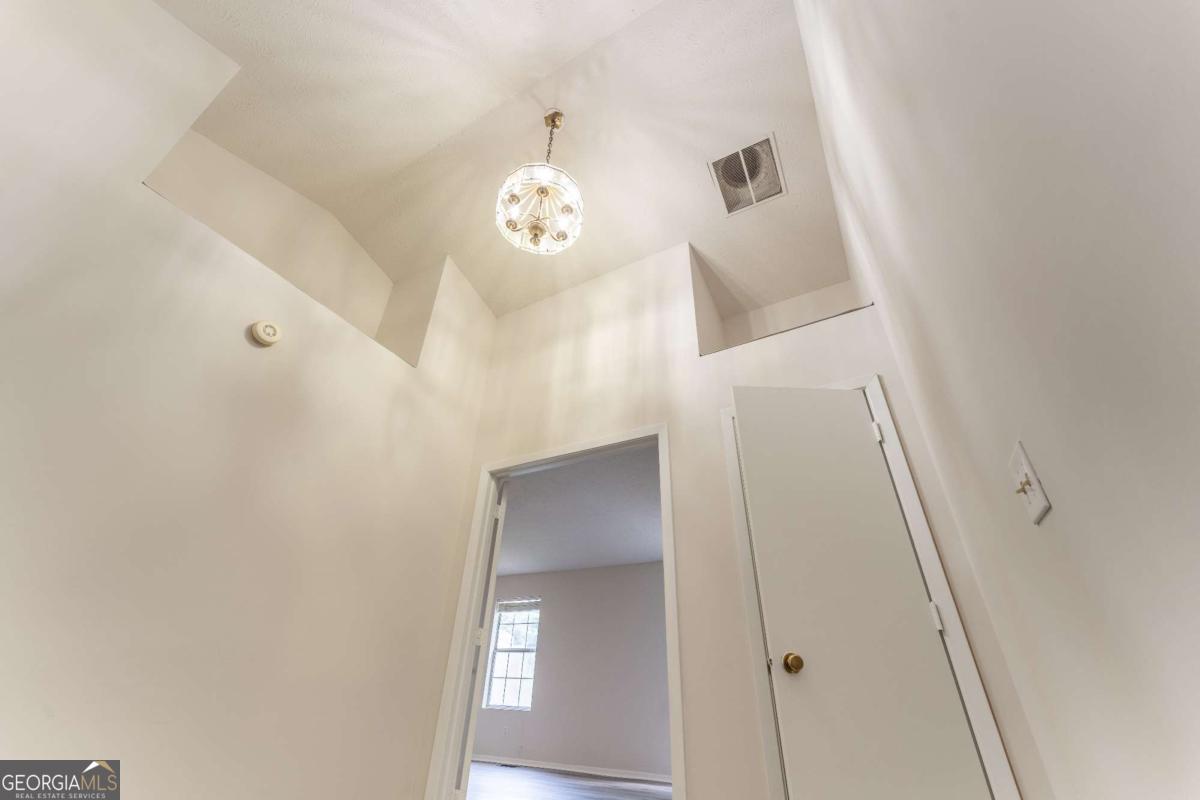3474 Washington Way Property Photo 15