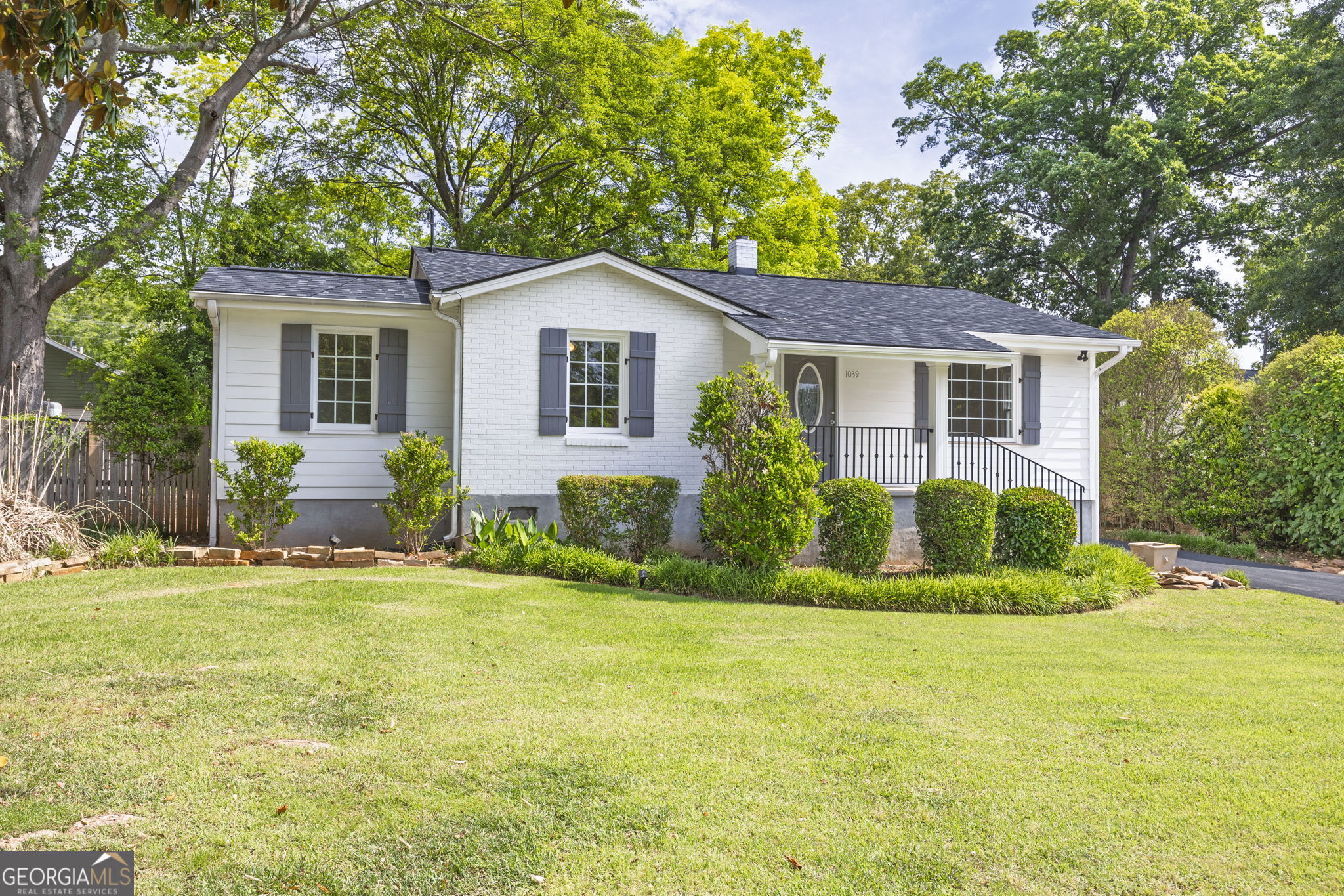 1039 Ridgecrest Drive Se Property Photo 1