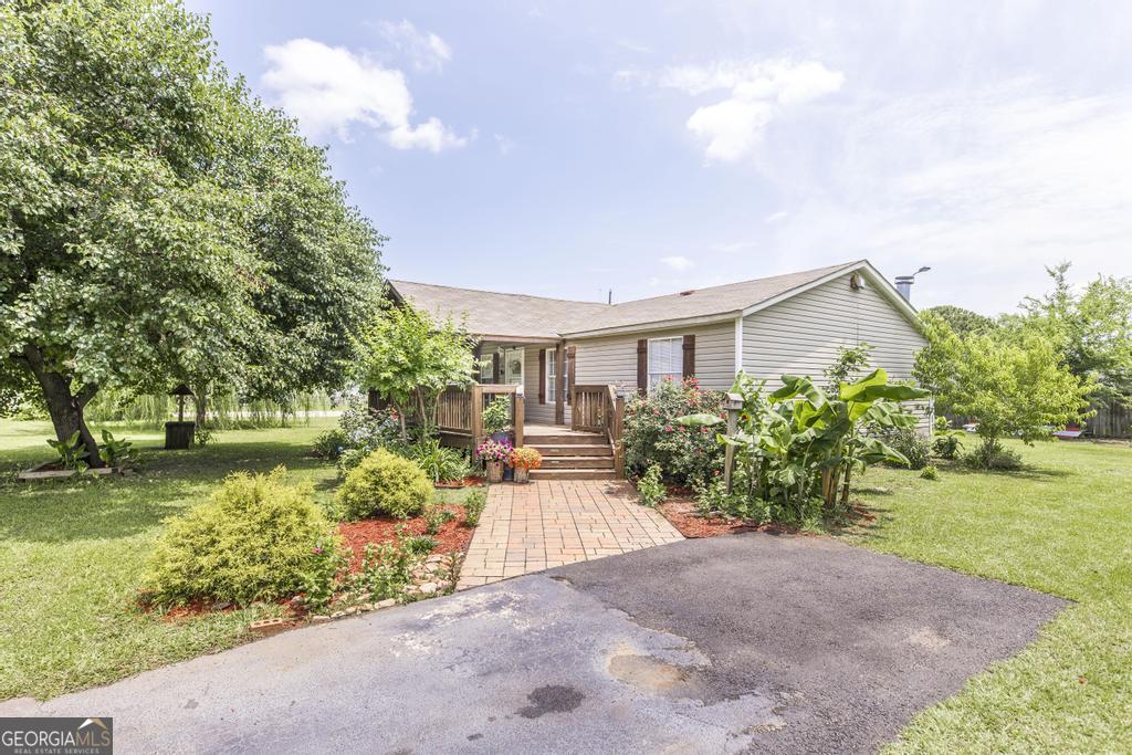104 Colonial Drive Property Photo 1