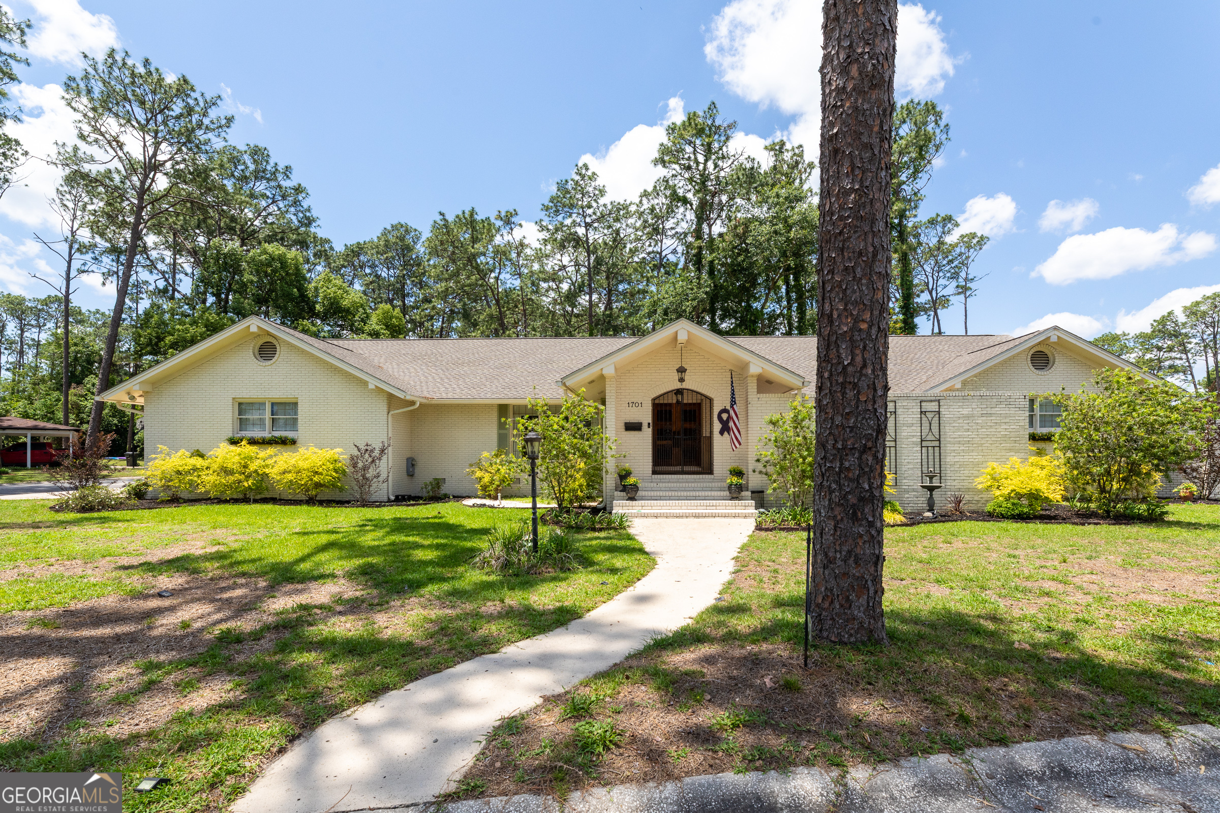 1701 City Boulevard Property Photo 1