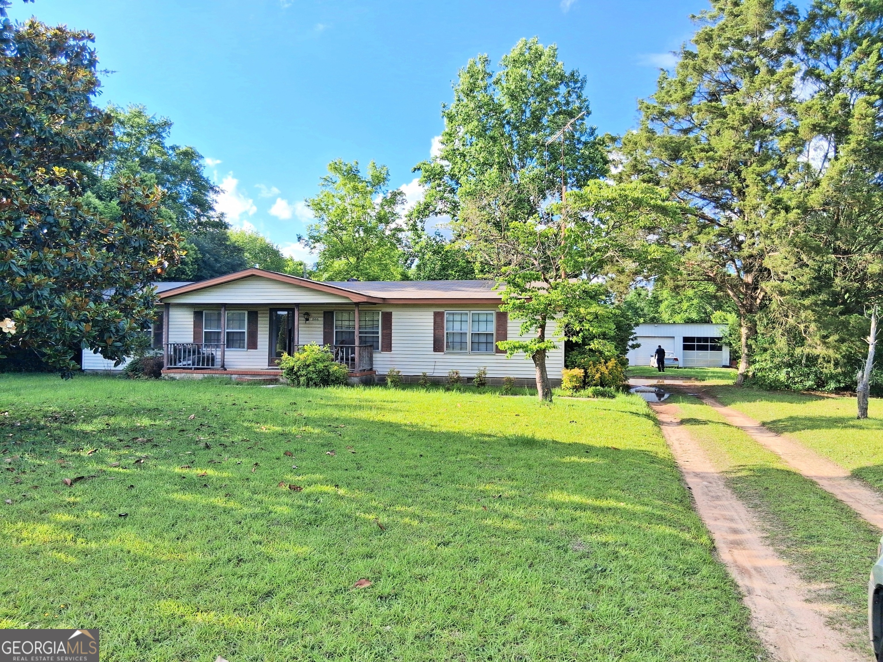 1555 Flanagan Drive Property Photo 1