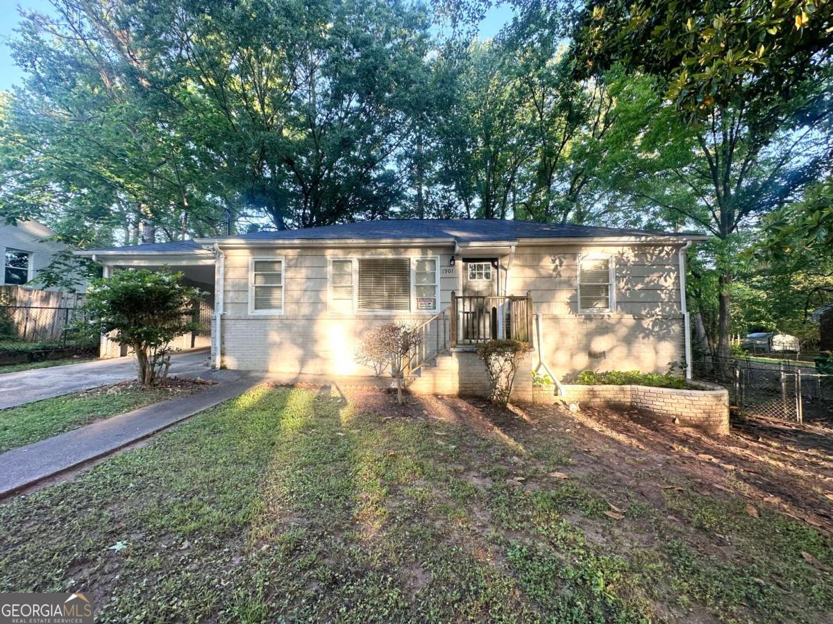 1901 Clarke Lane Property Photo 1