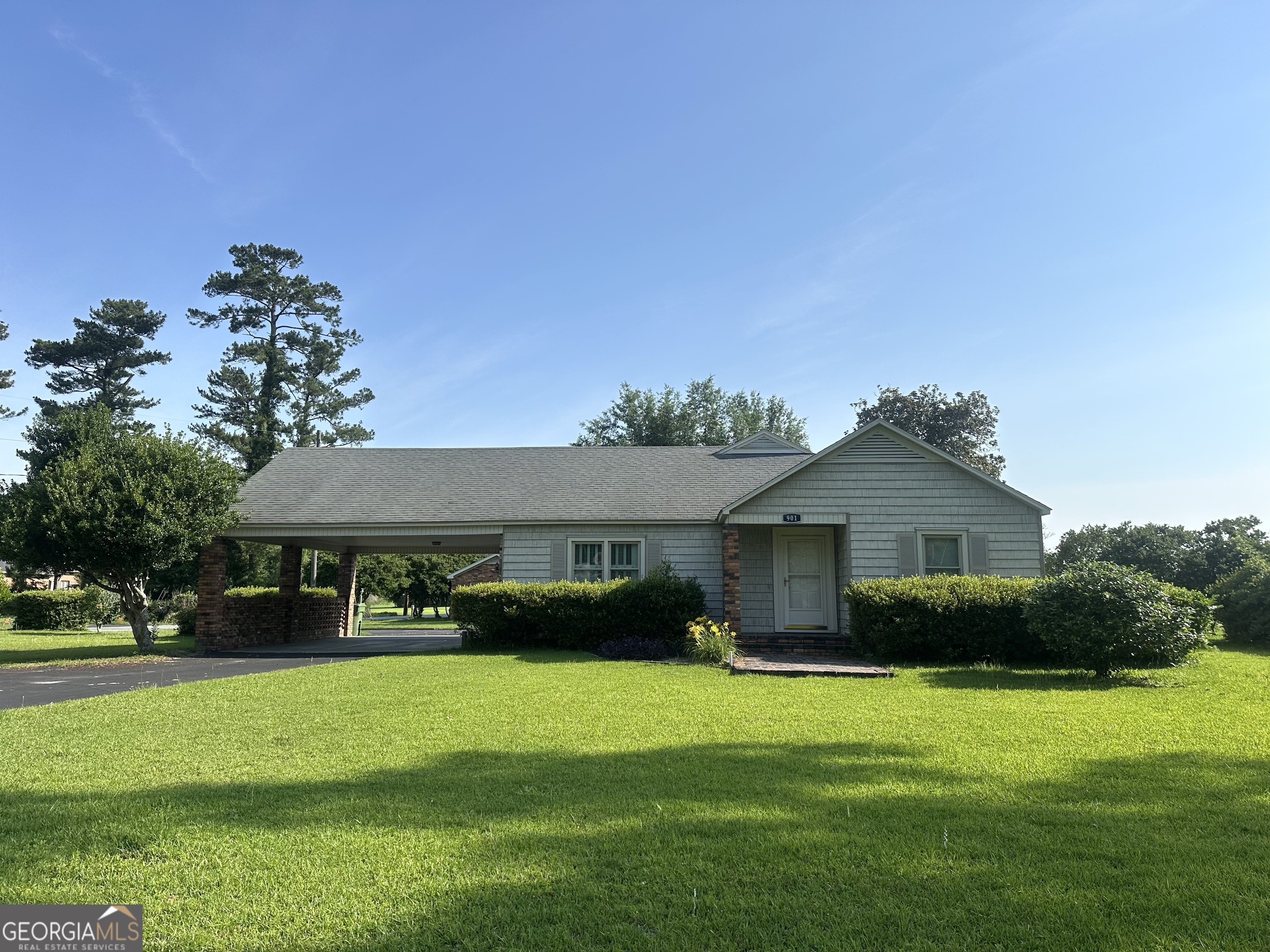 901 4th Street Property Photo 1
