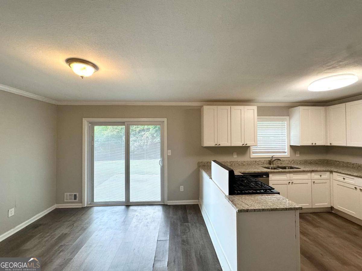 3948 Regent Street Property Photo 3
