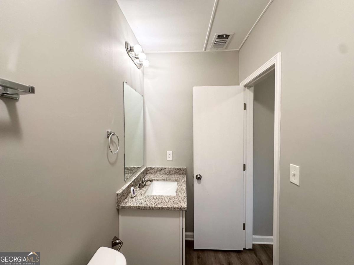 3948 Regent Street Property Photo 16