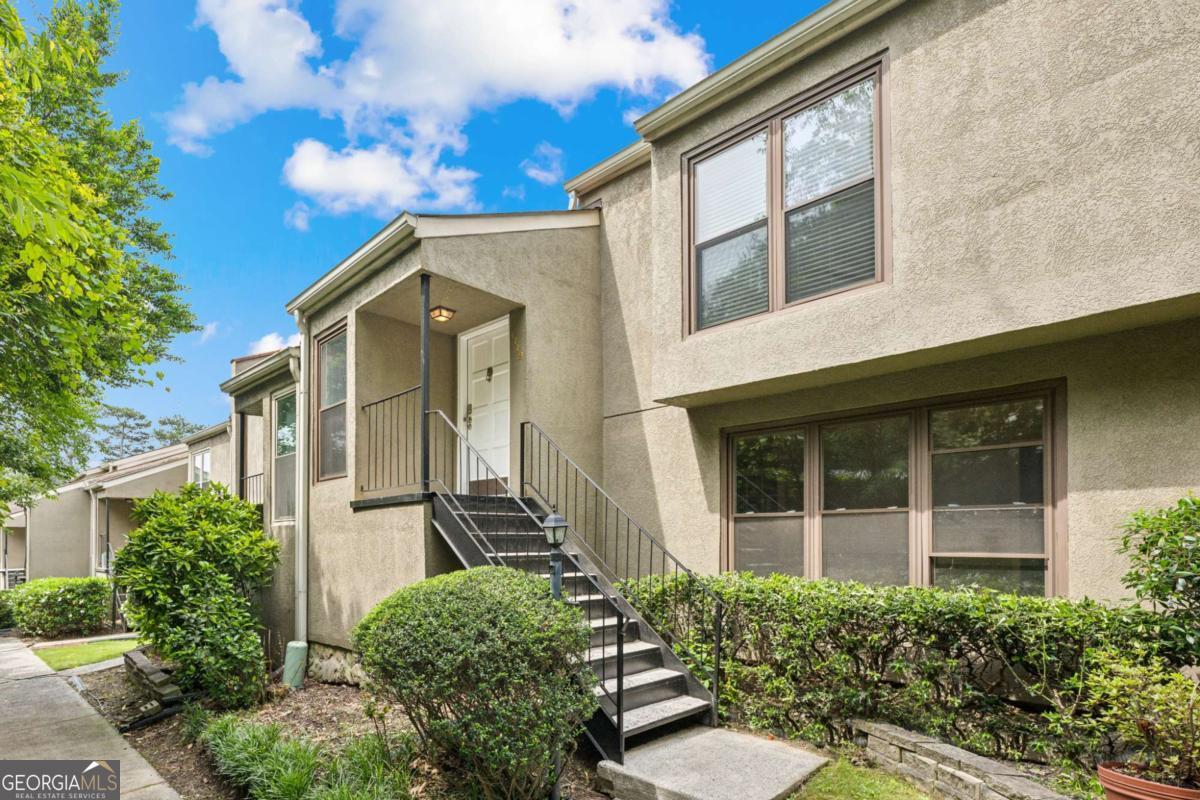 1719 Woodcliff Court Ne Property Photo 1