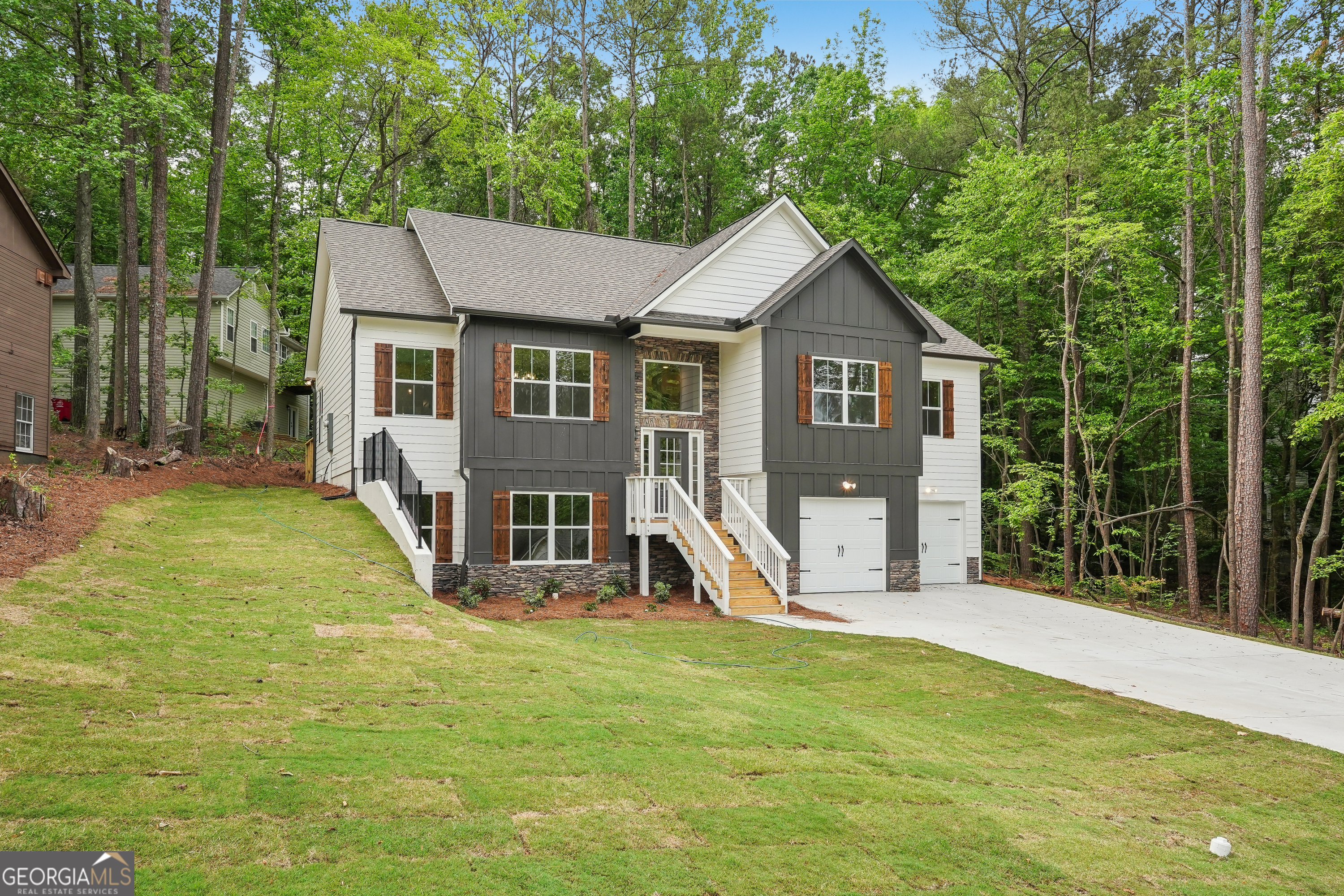 2279 Lakeview Parkway Property Photo 1