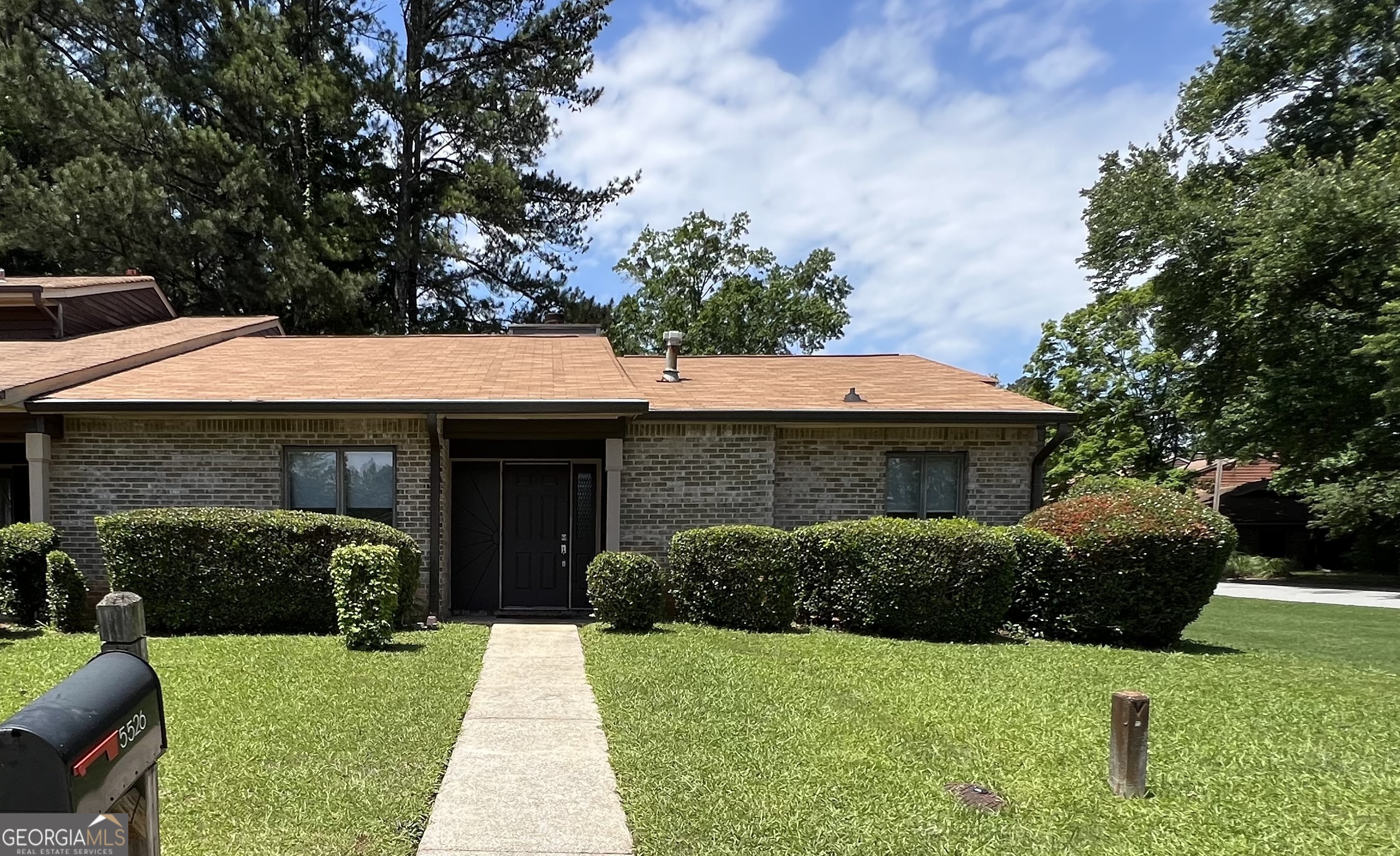 5526 Stoneleigh Court Property Photo 1