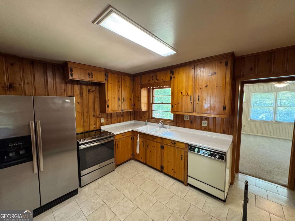 55 Gail Drive Property Photo 5
