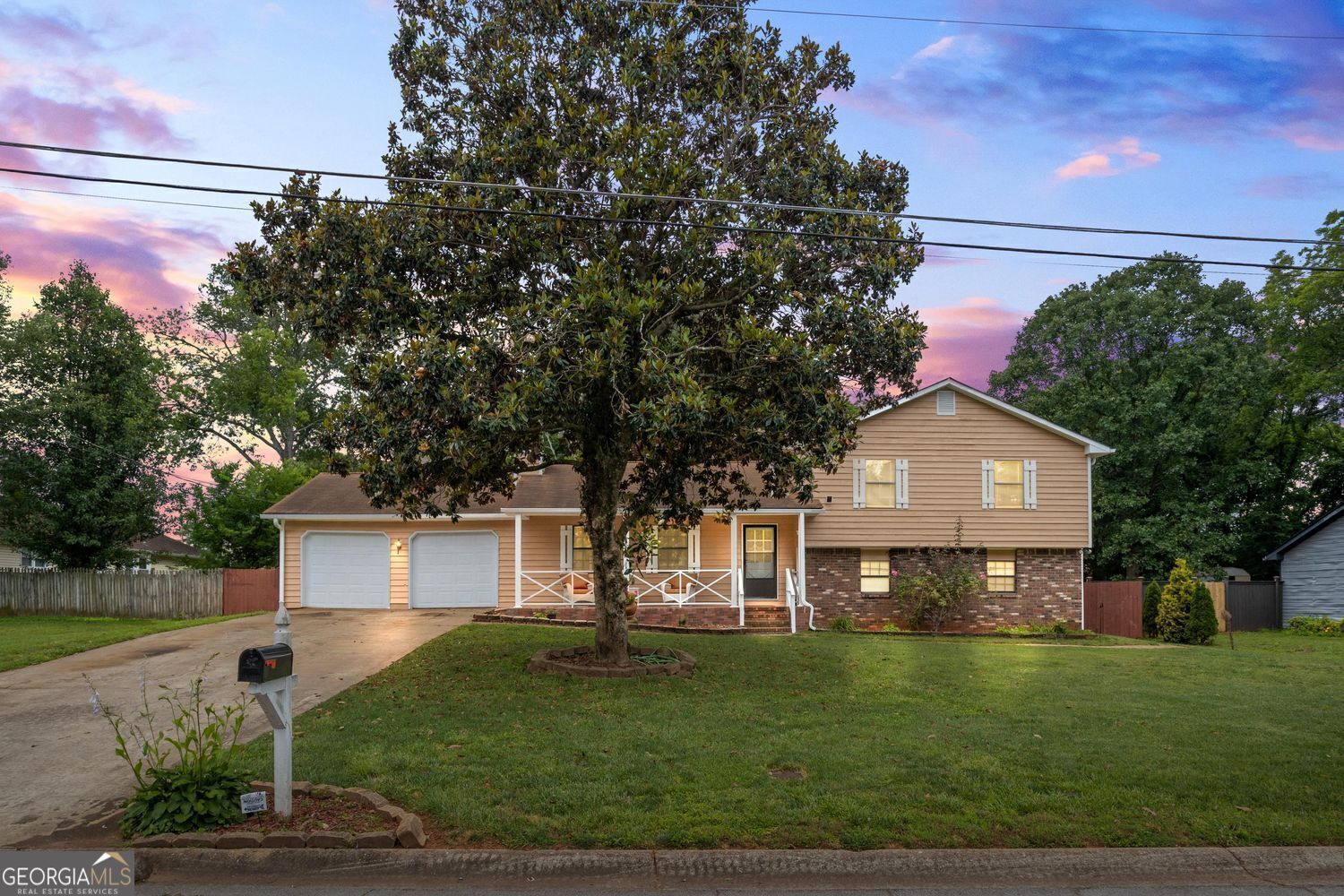 618 Summerville Drive Property Photo 1