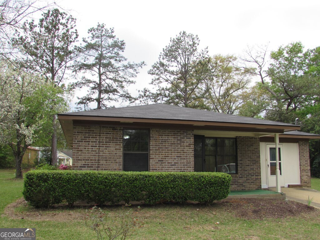 1827 Tarver Drive Property Photo 1