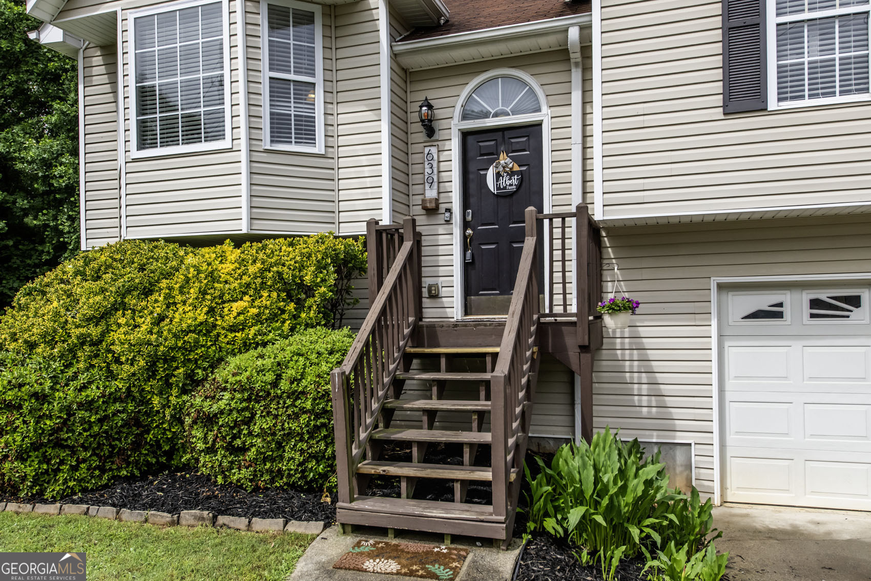 639 Sheffield Court Property Photo 2