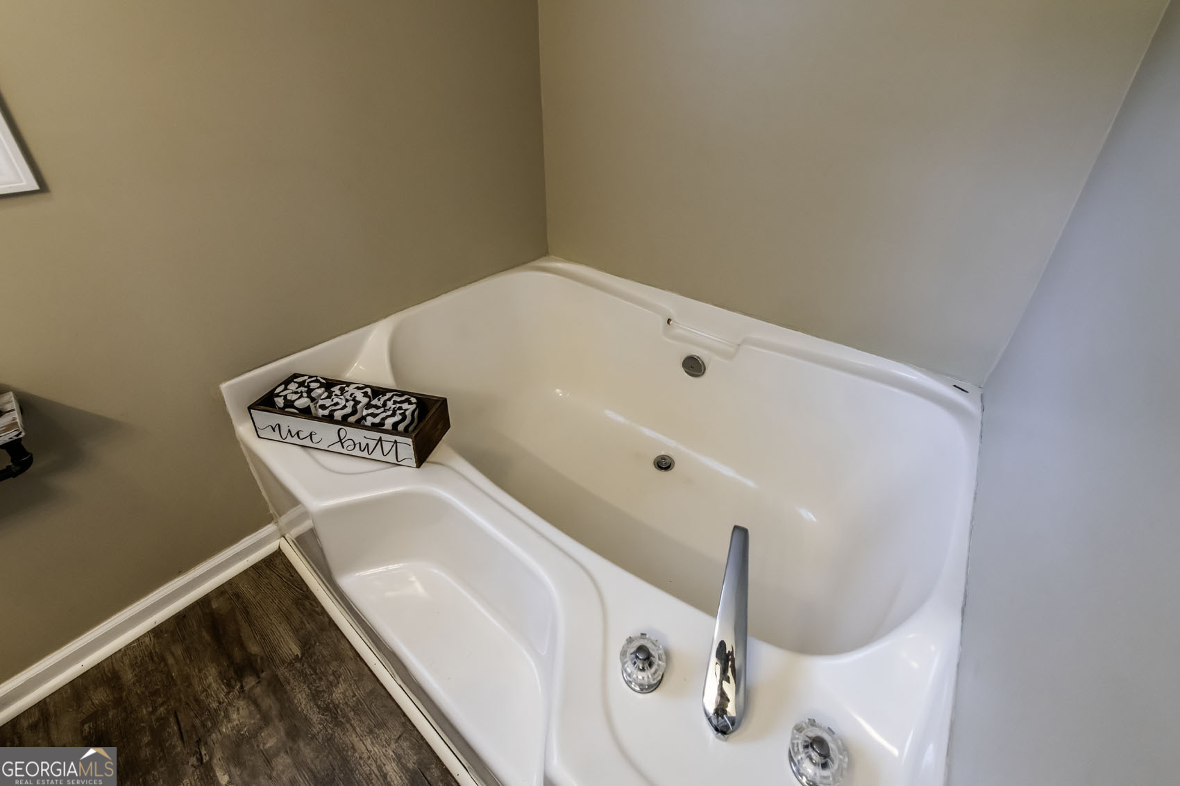 639 Sheffield Court Property Photo 18