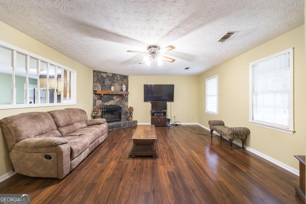 1602 Knoxville Street Property Photo 8