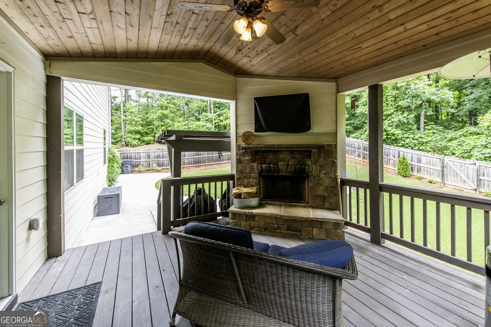 101 High Bluff Trail Property Photo 4