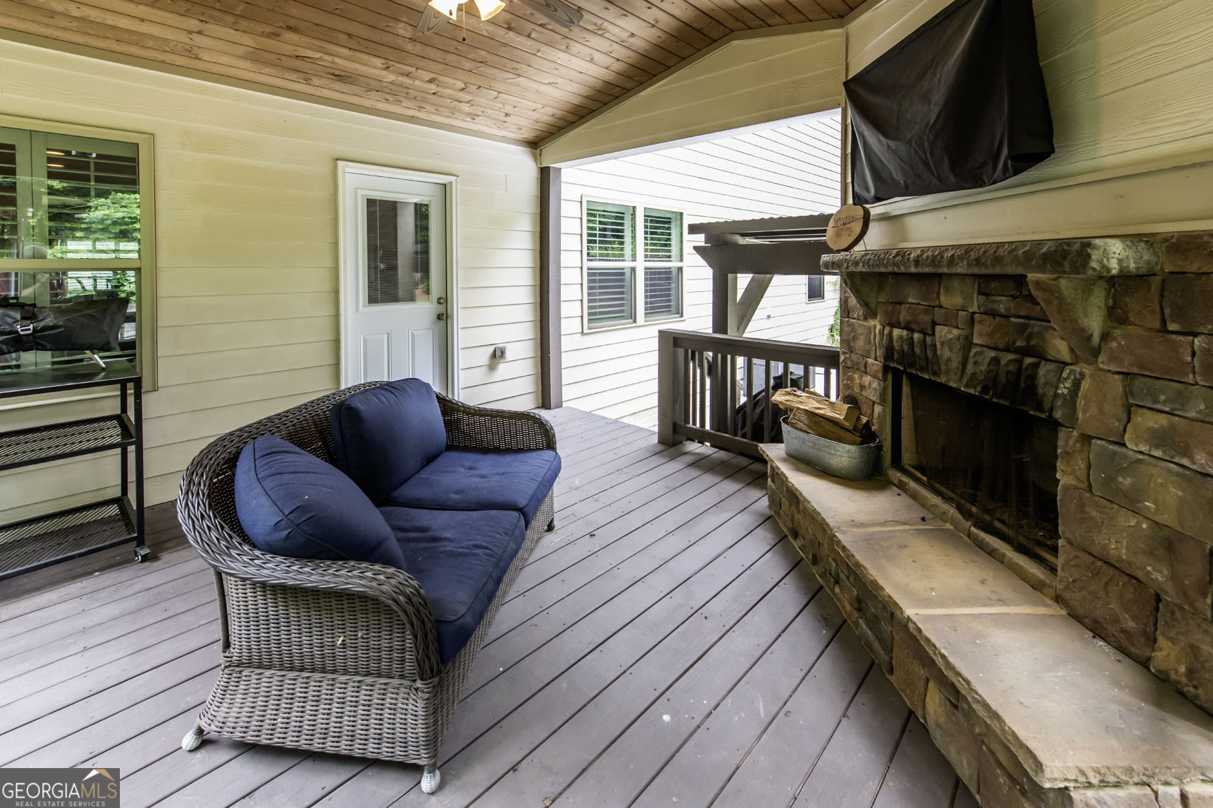 101 High Bluff Trail Property Photo 5