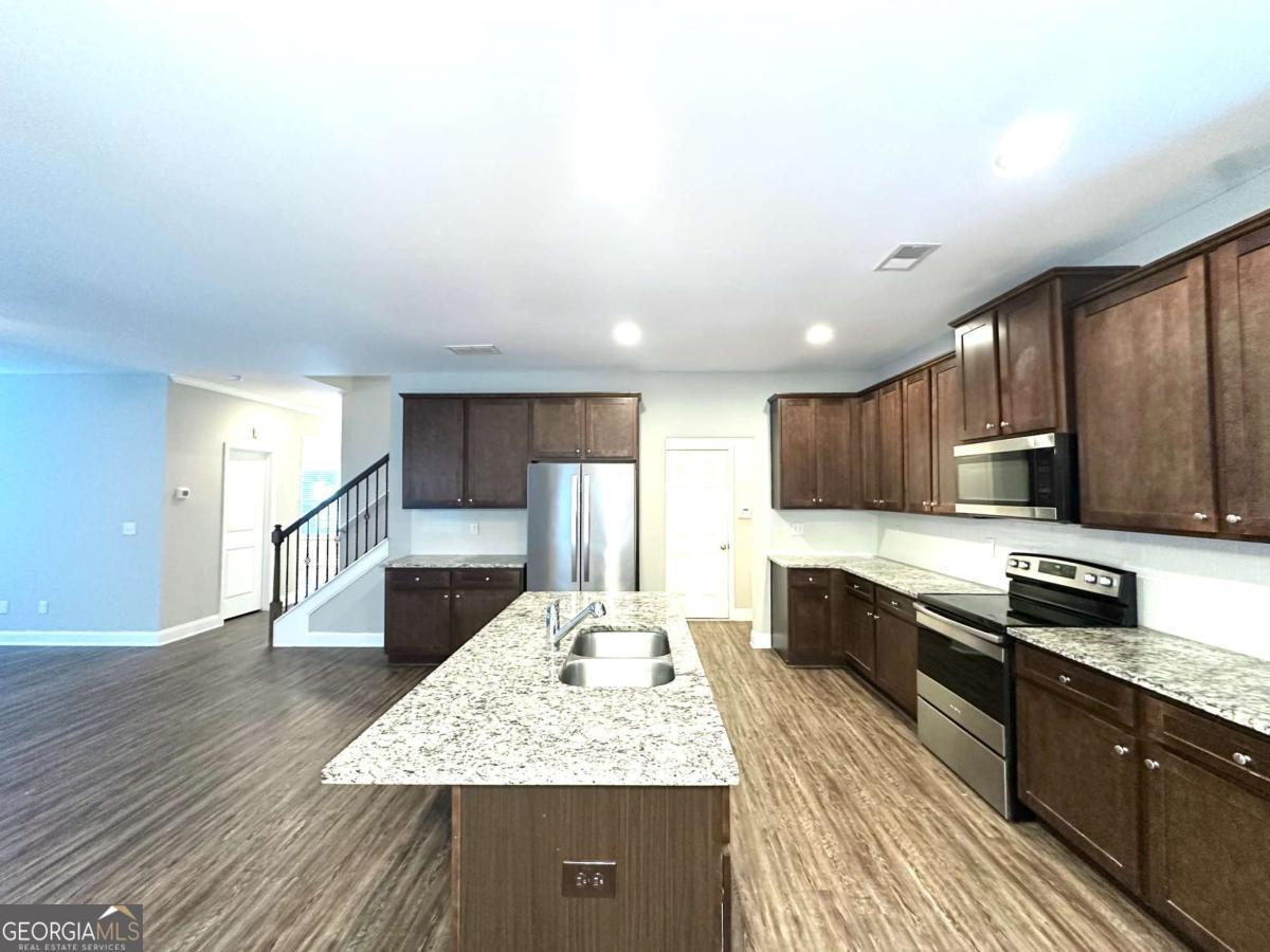 364 Dublin Way Property Photo 3