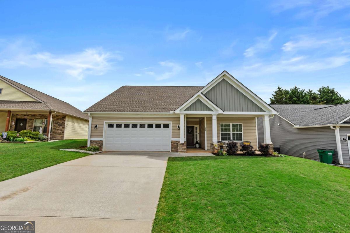419 Highland Pointe Drive Property Photo 1