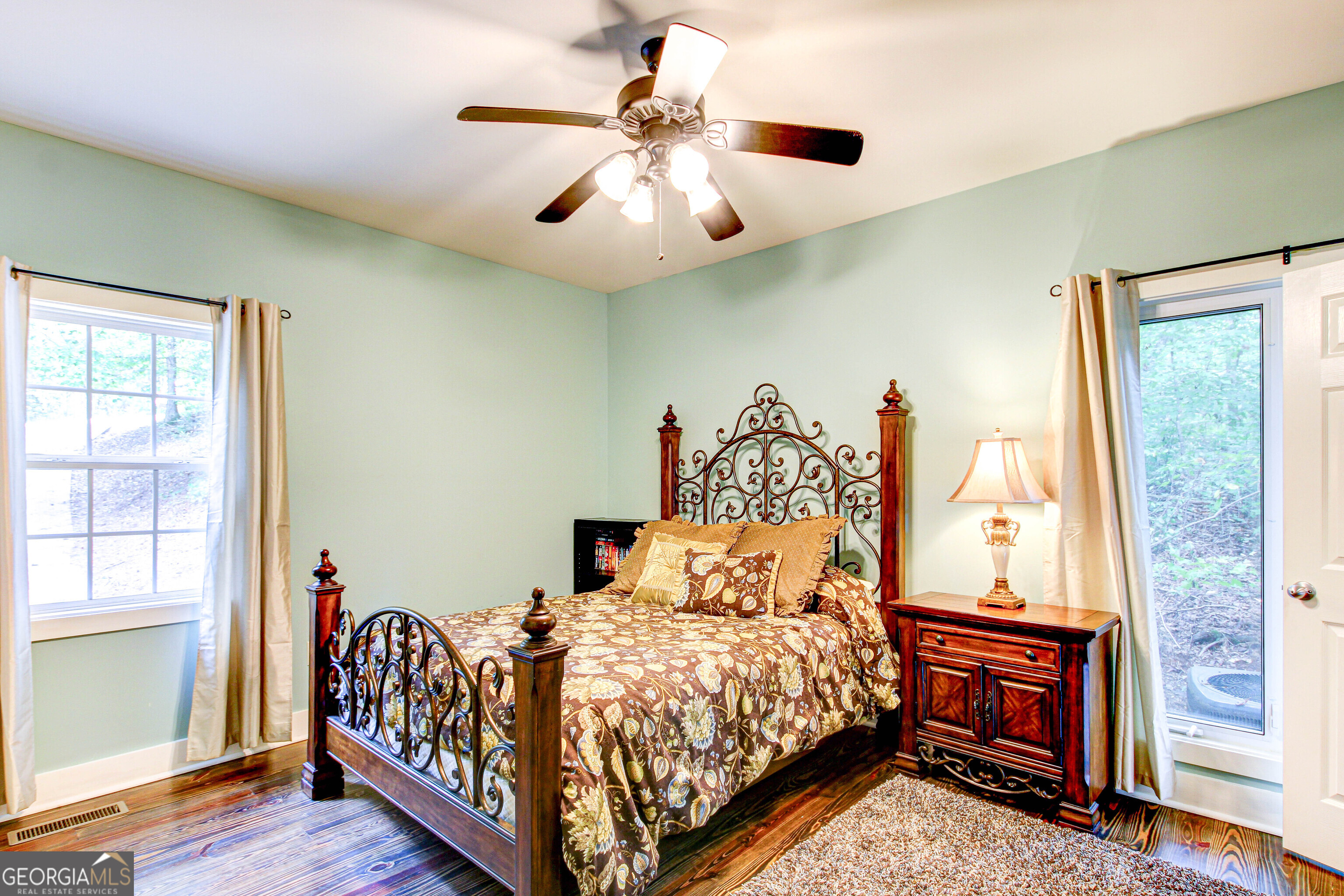 86 Waters Drive Property Photo 9