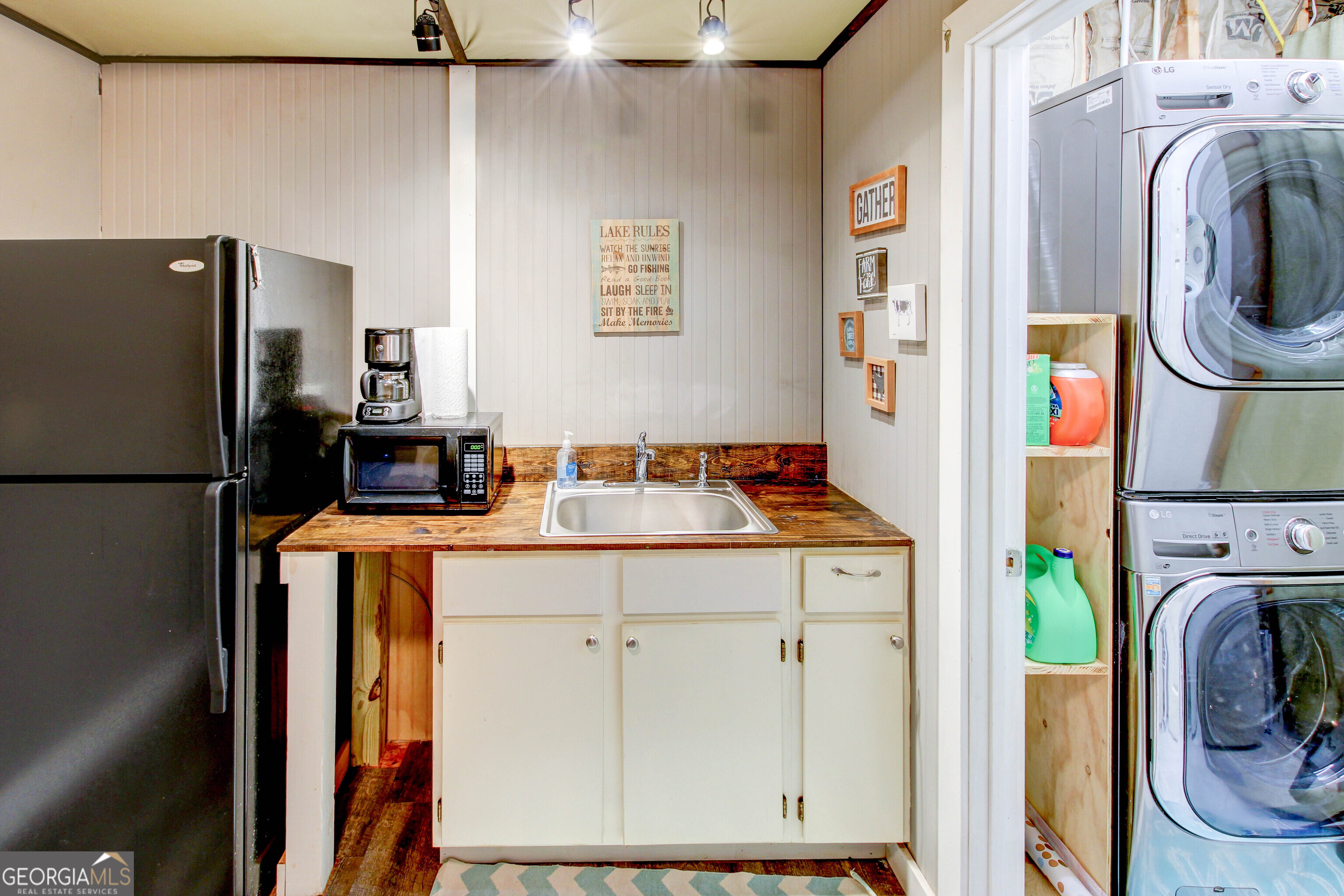 86 Waters Drive Property Photo 20