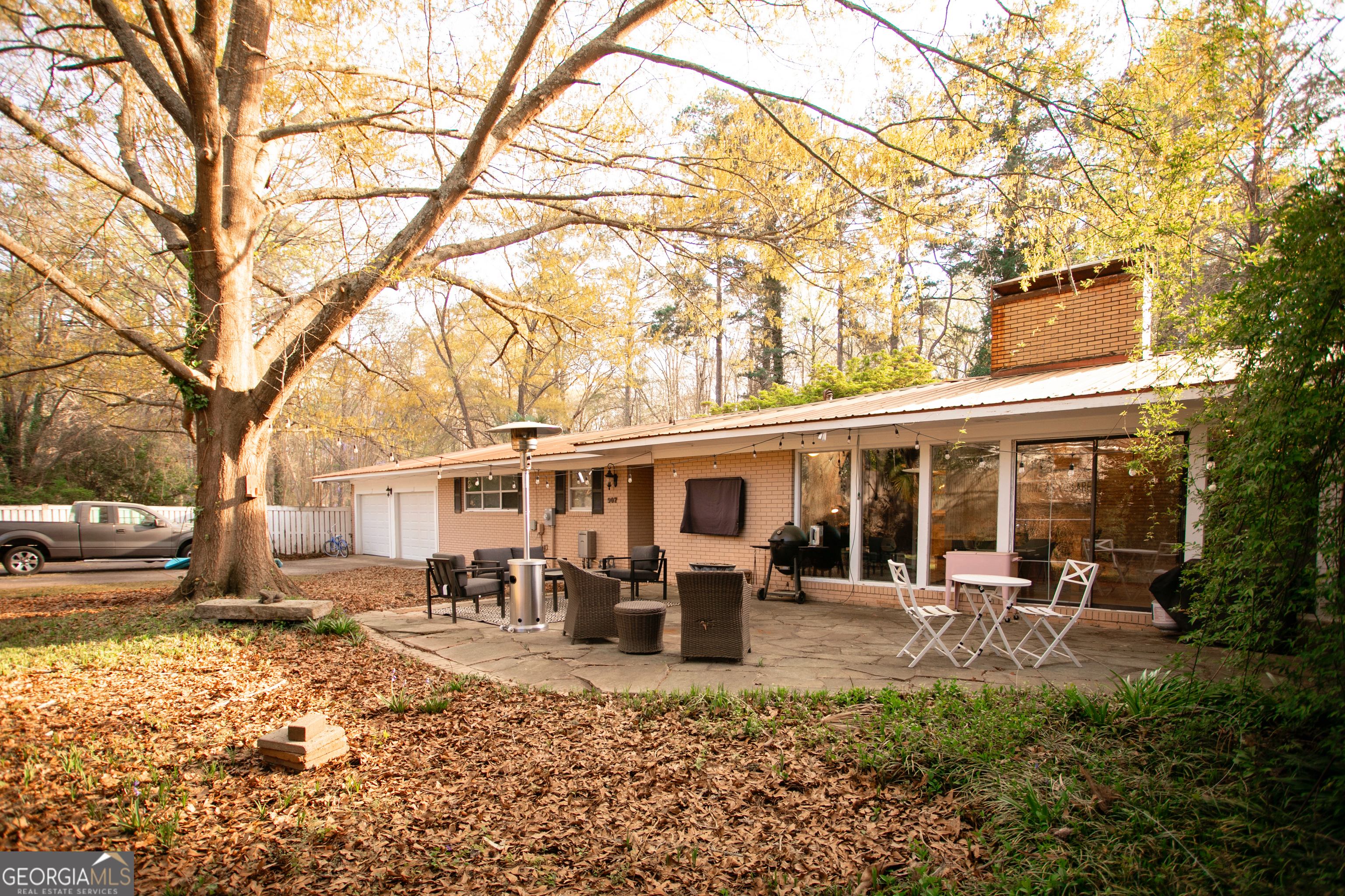 907 Springer Drive Property Photo 1