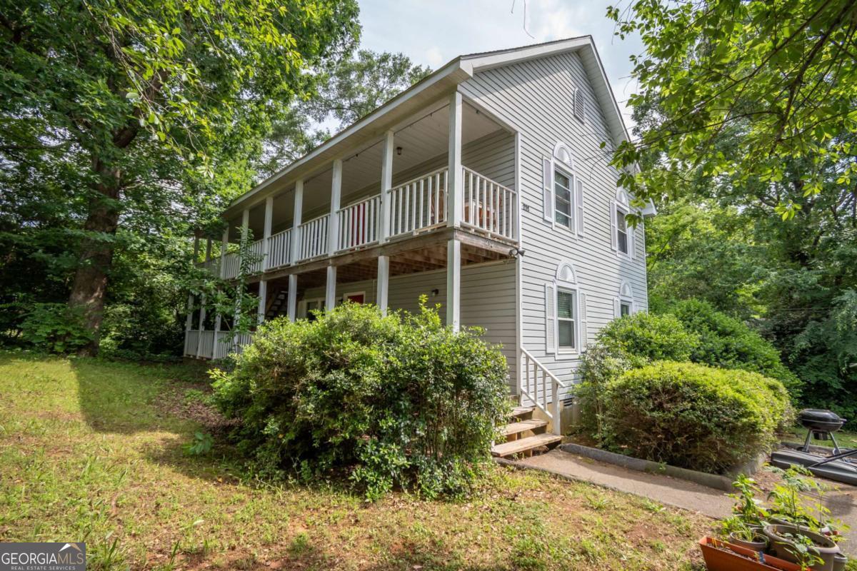 205 Pineview Drive Property Photo 1