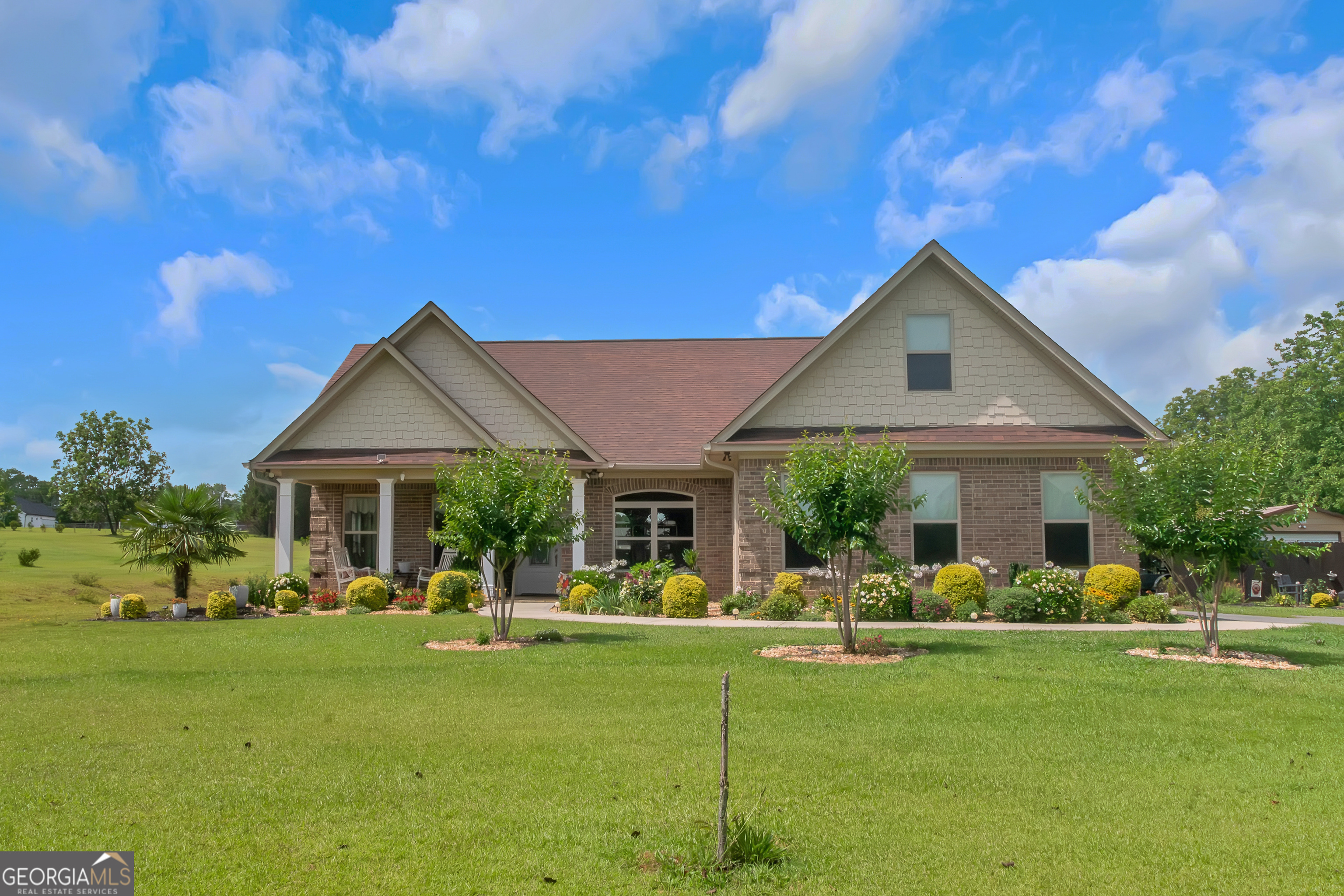 305 Maxwell Drive Property Photo 1