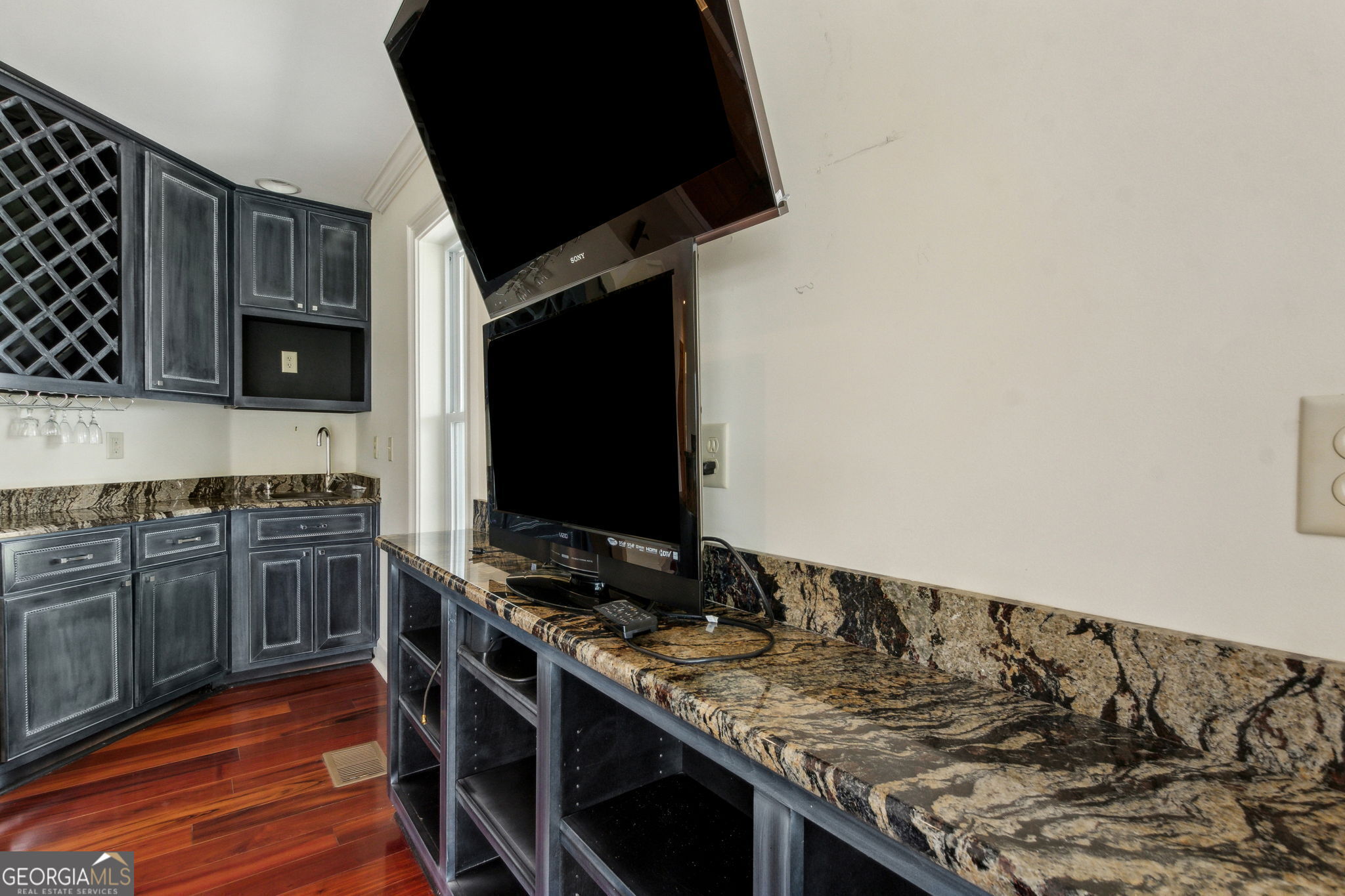 304 E Dillingham Street Property Photo 41