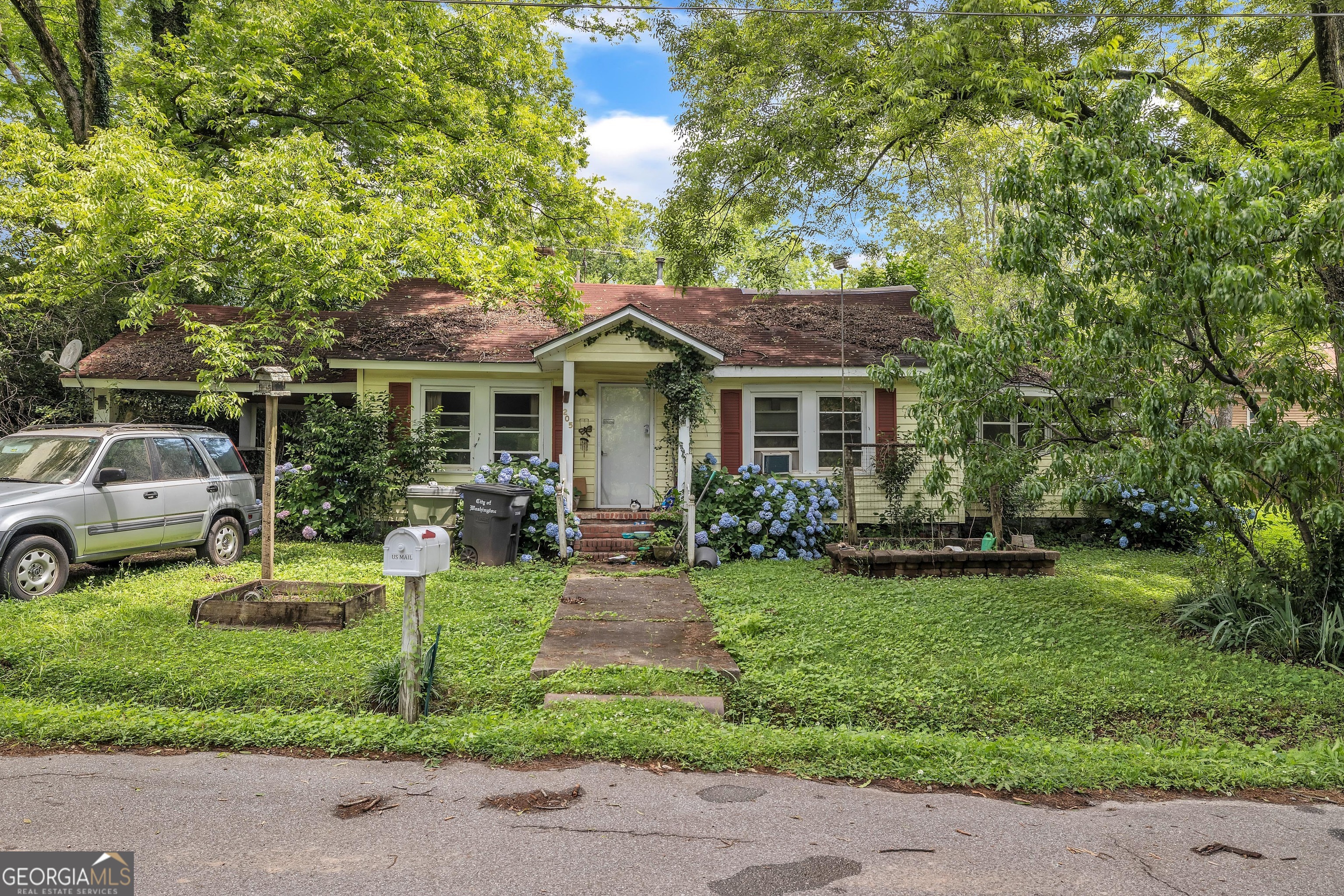 205 Elm Street Property Photo 1