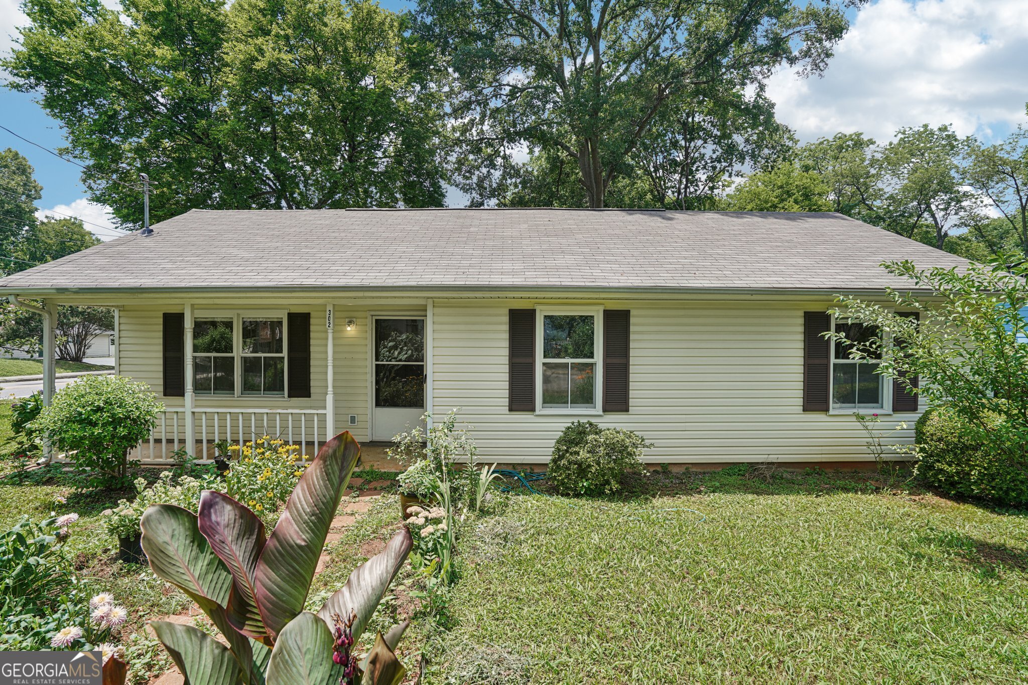 302 Douglas Street Property Photo 1