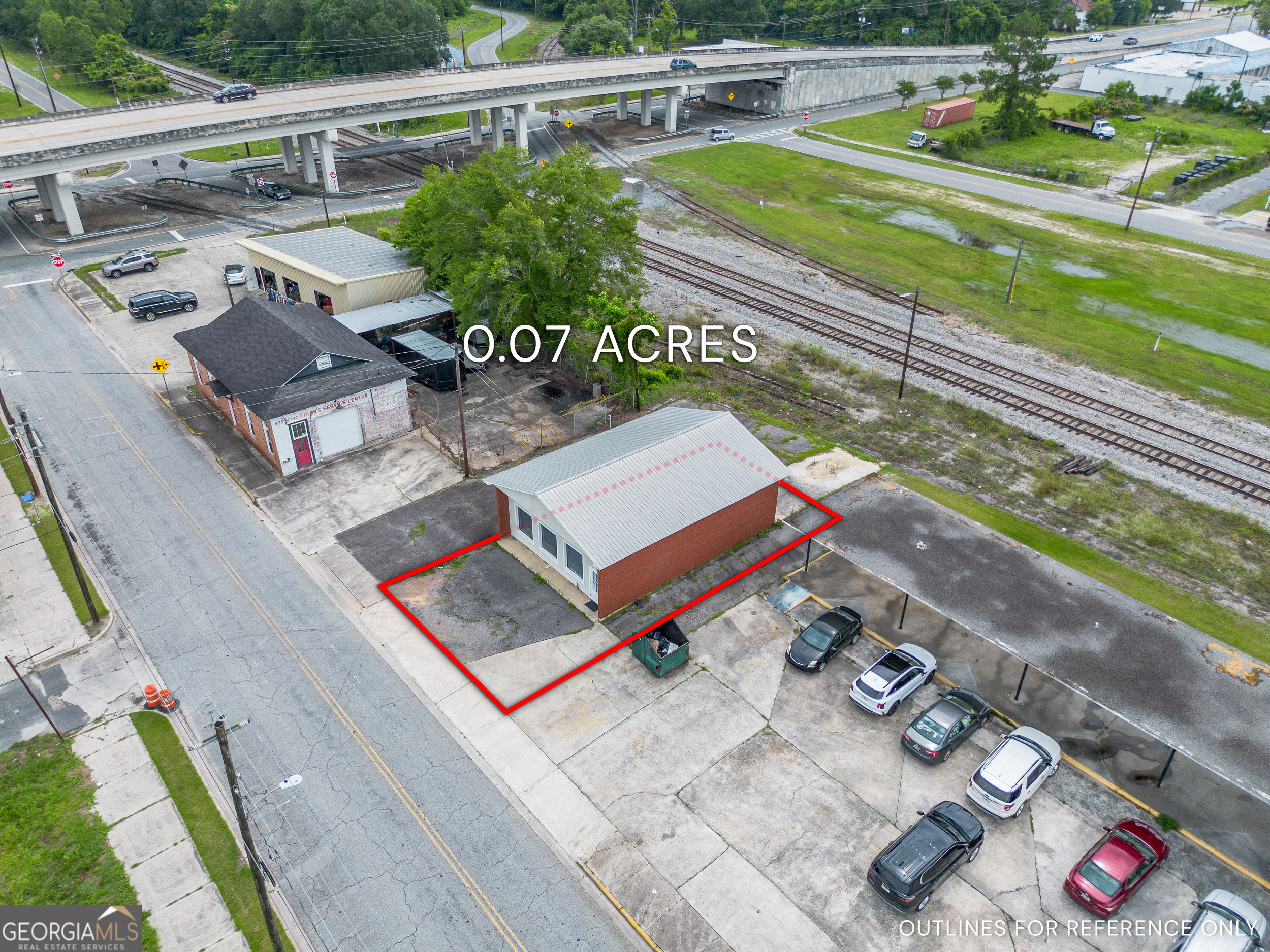 284 Nw Broad Street Property Photo 3