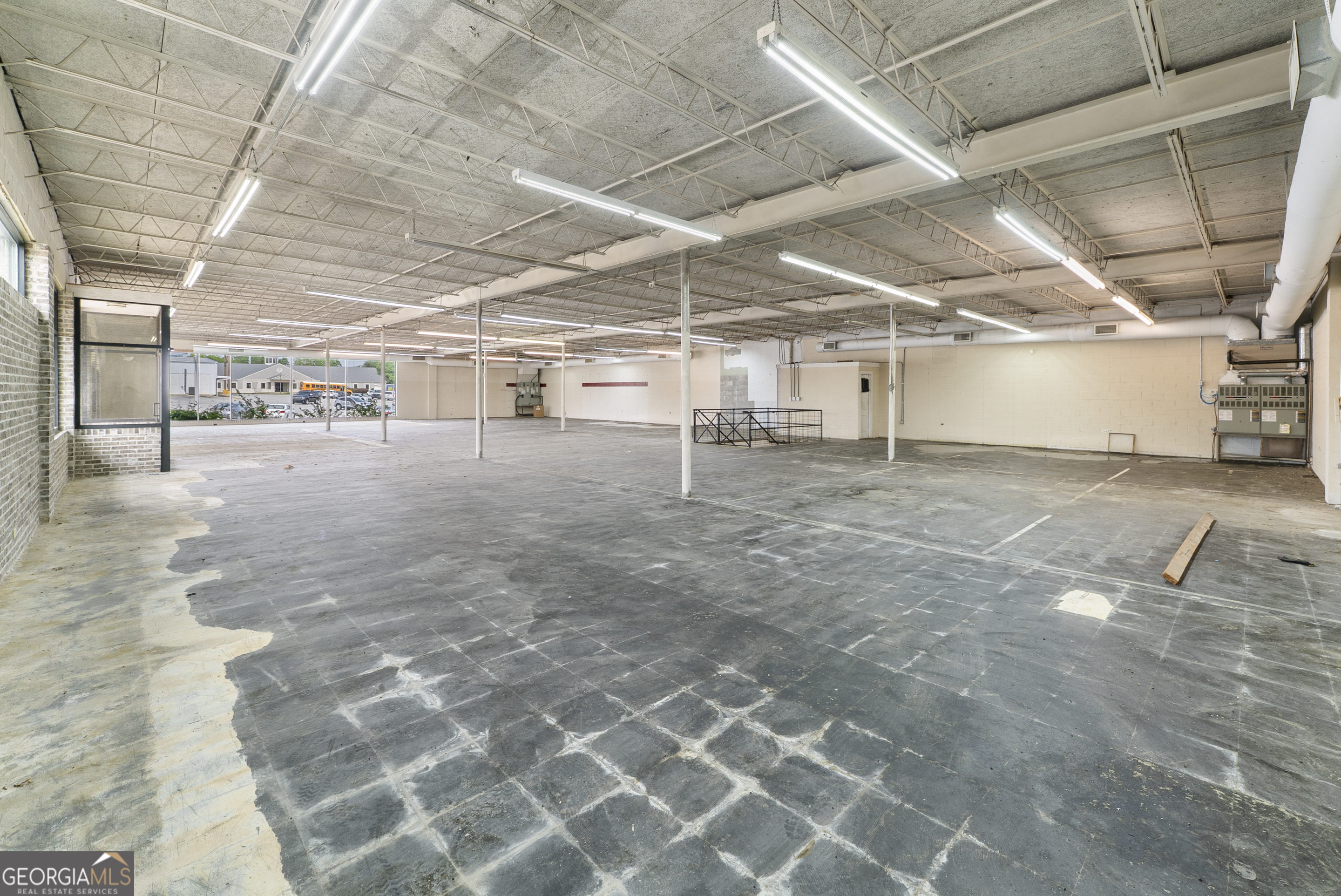 201 W Moring Street Property Photo 8