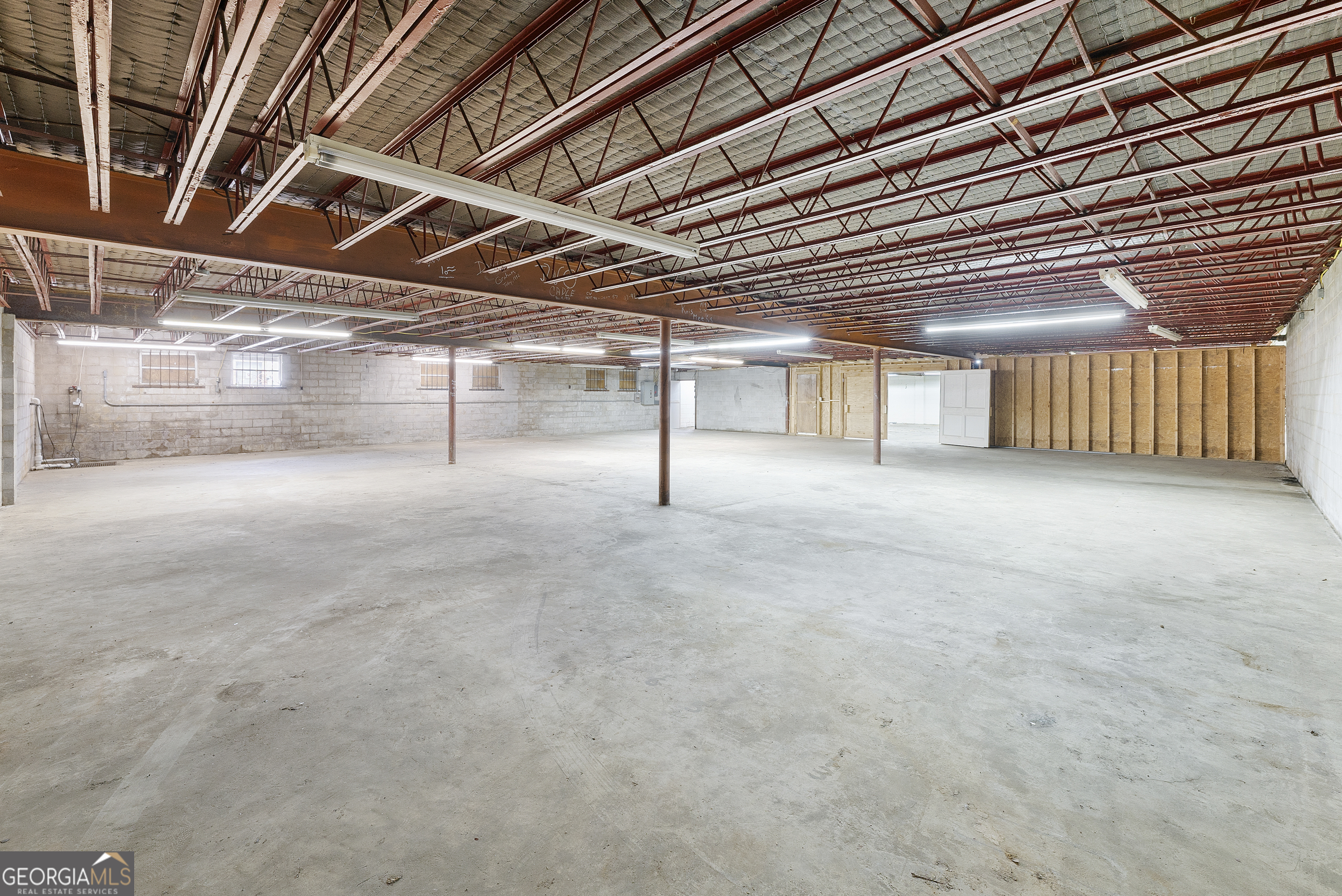 201 W Moring Street Property Photo 15