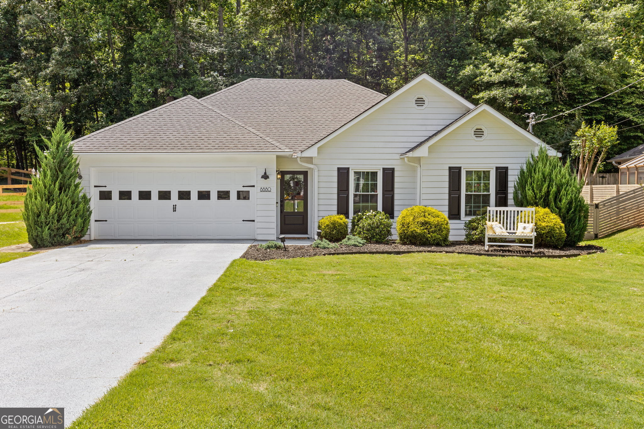 8880 Pine Tree Circle Property Photo 1