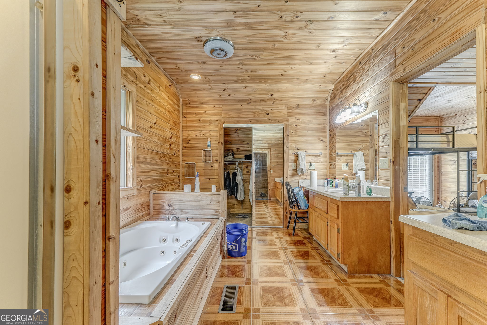 519 E Valley Road Ne Property Photo 11