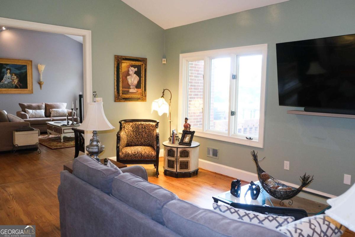1101 Forrest Hills Drive Property Photo 10