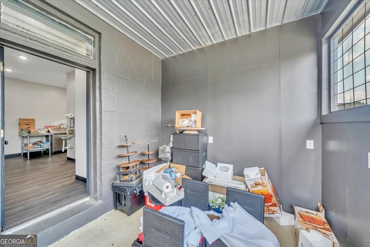 215 219 King Street Property Photo 45