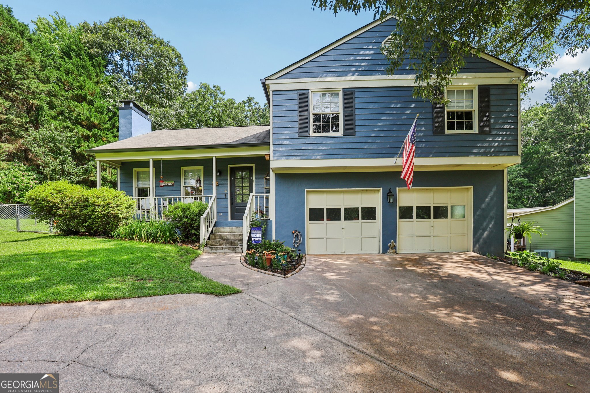 9725 Kings Road Property Photo 1