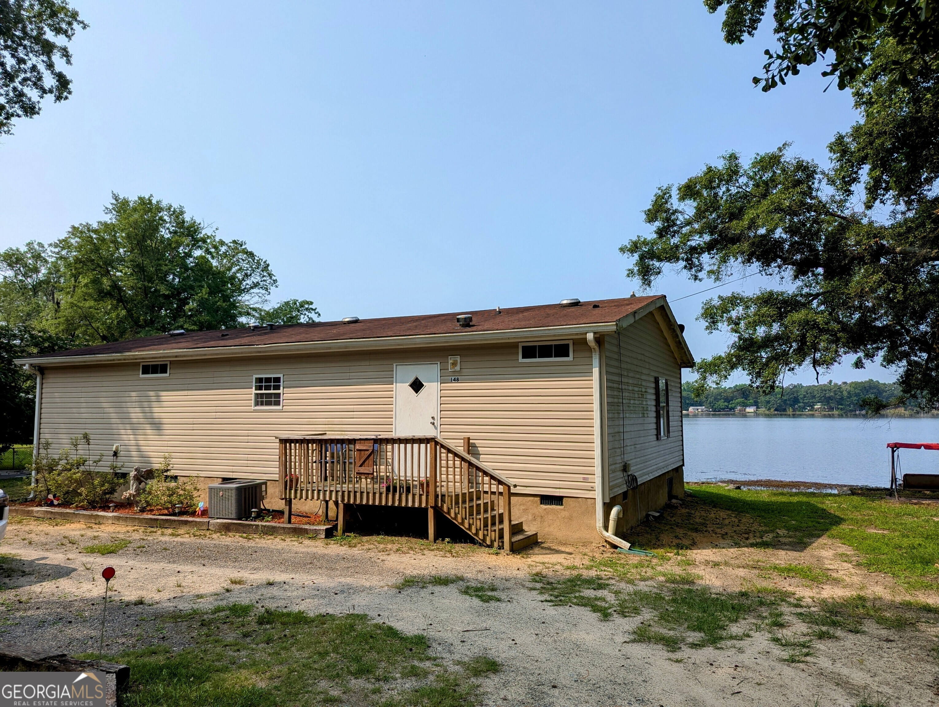 148 Lakeshore Drive S