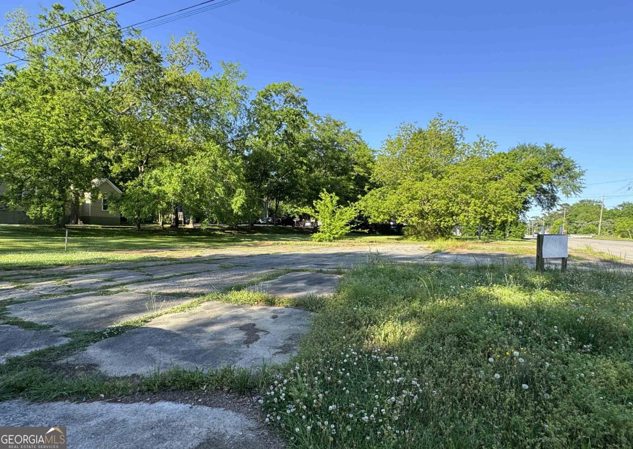 751 W Montgomery Street Property Photo 2