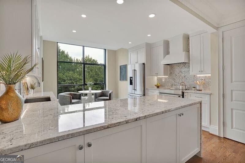 750 Park Avenue NE # 6E Property Photo 1
