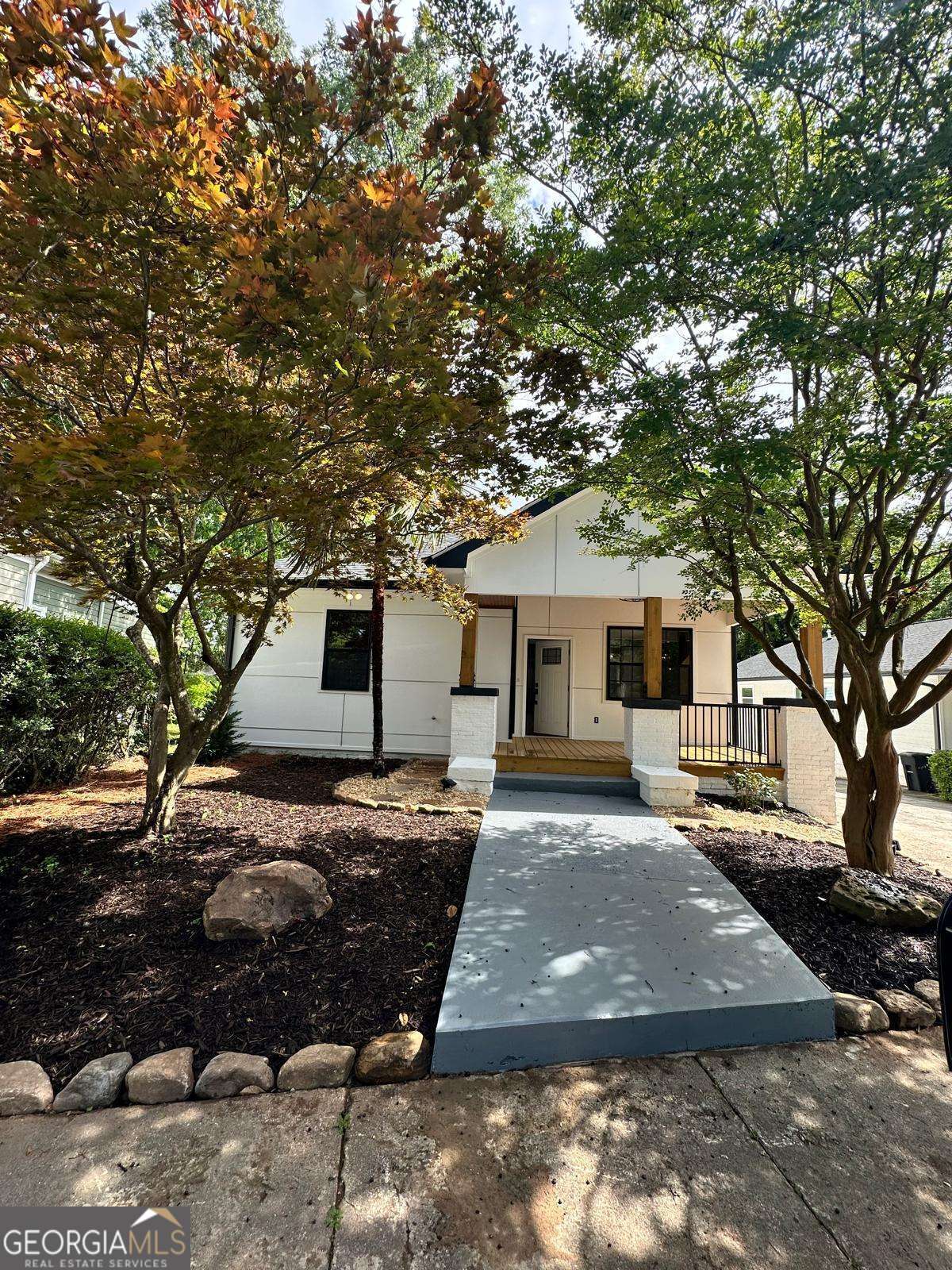 1766 W Lyle Avenue Property Photo 1