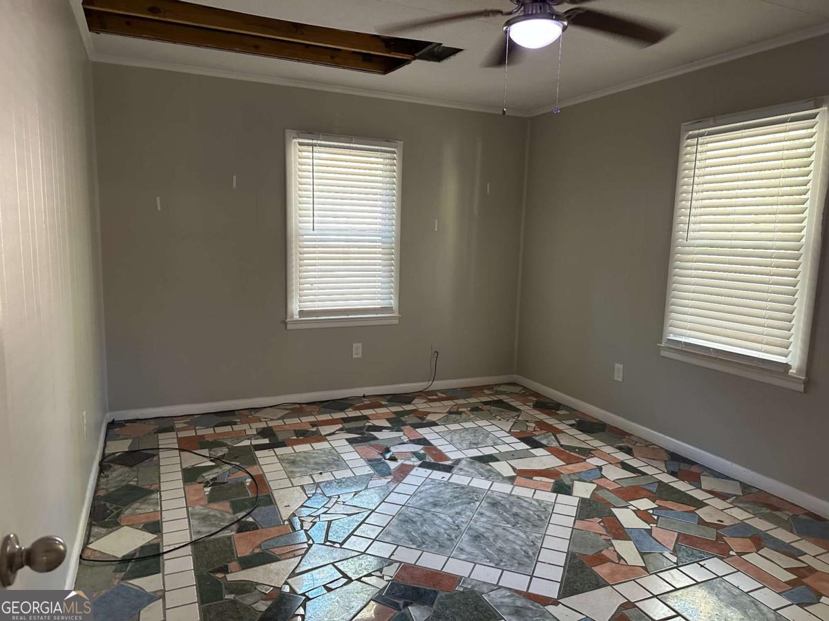 915 Lake Drive Property Photo 3