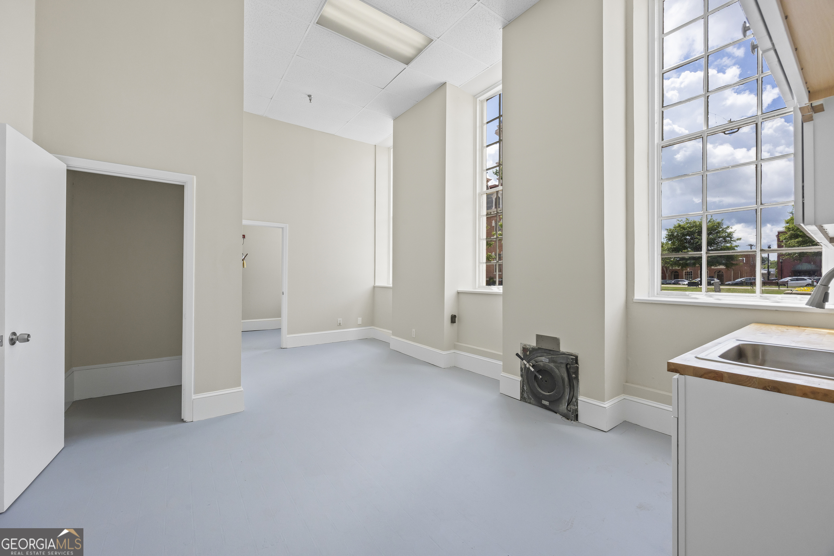 100 N Broad Street Property Photo 23