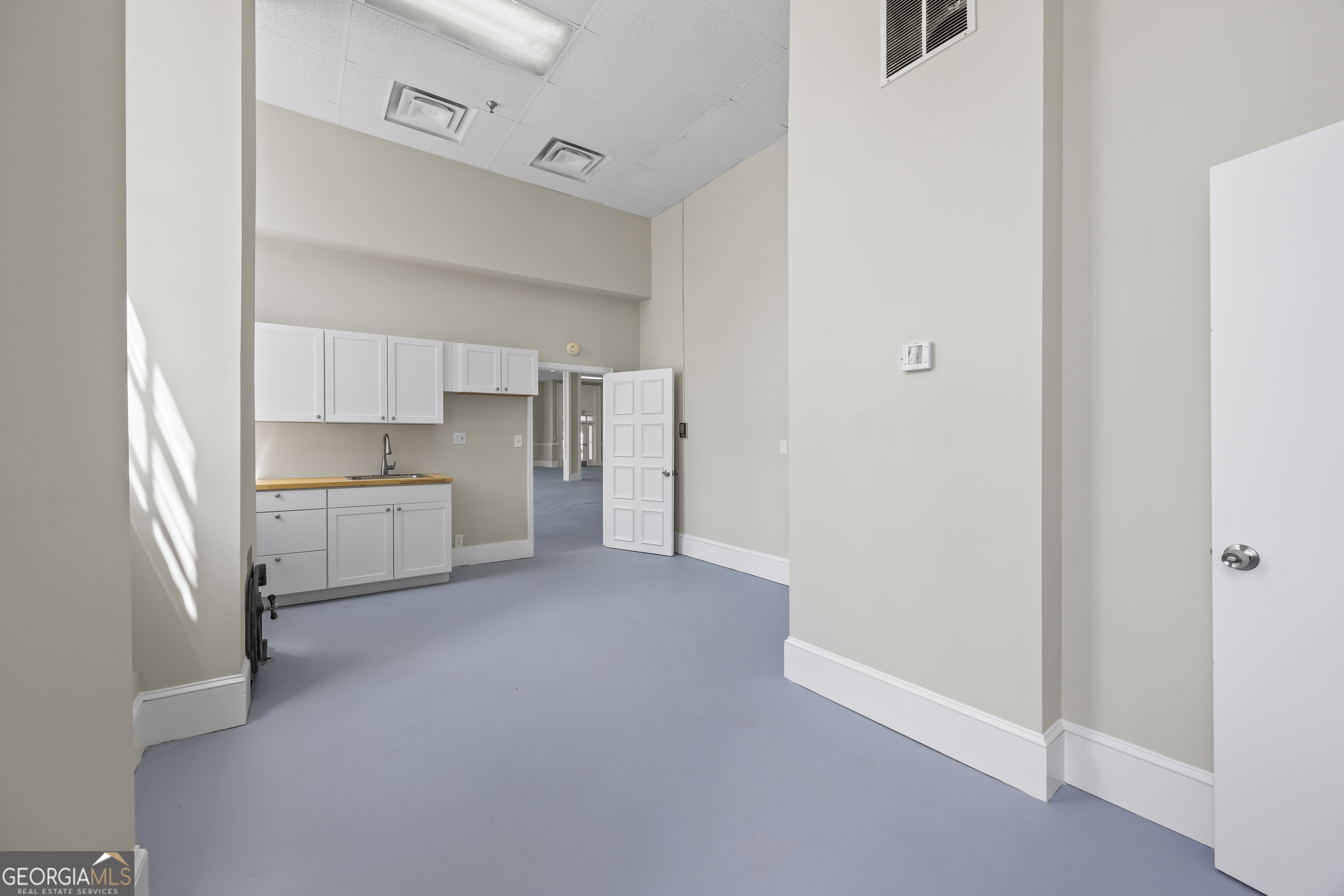 100 N Broad Street Property Photo 24
