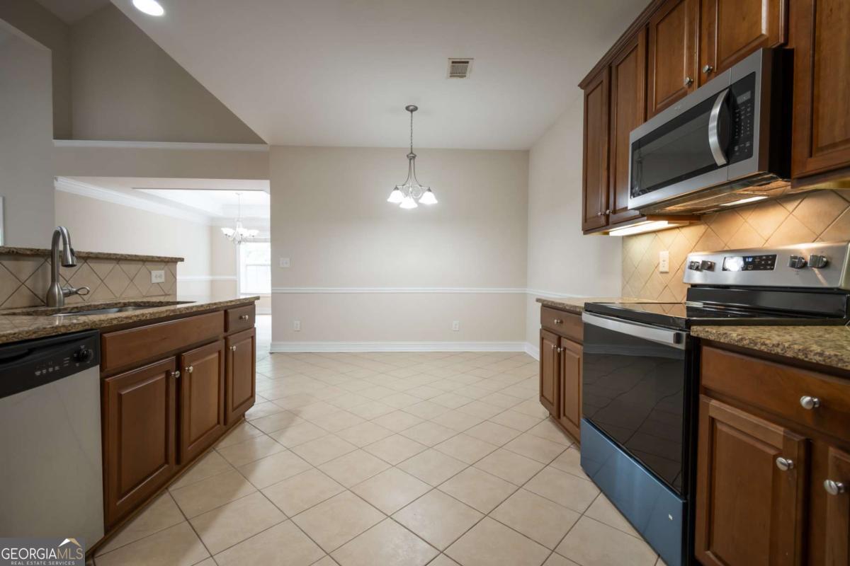 351 Hampton Park Drive Property Photo 2