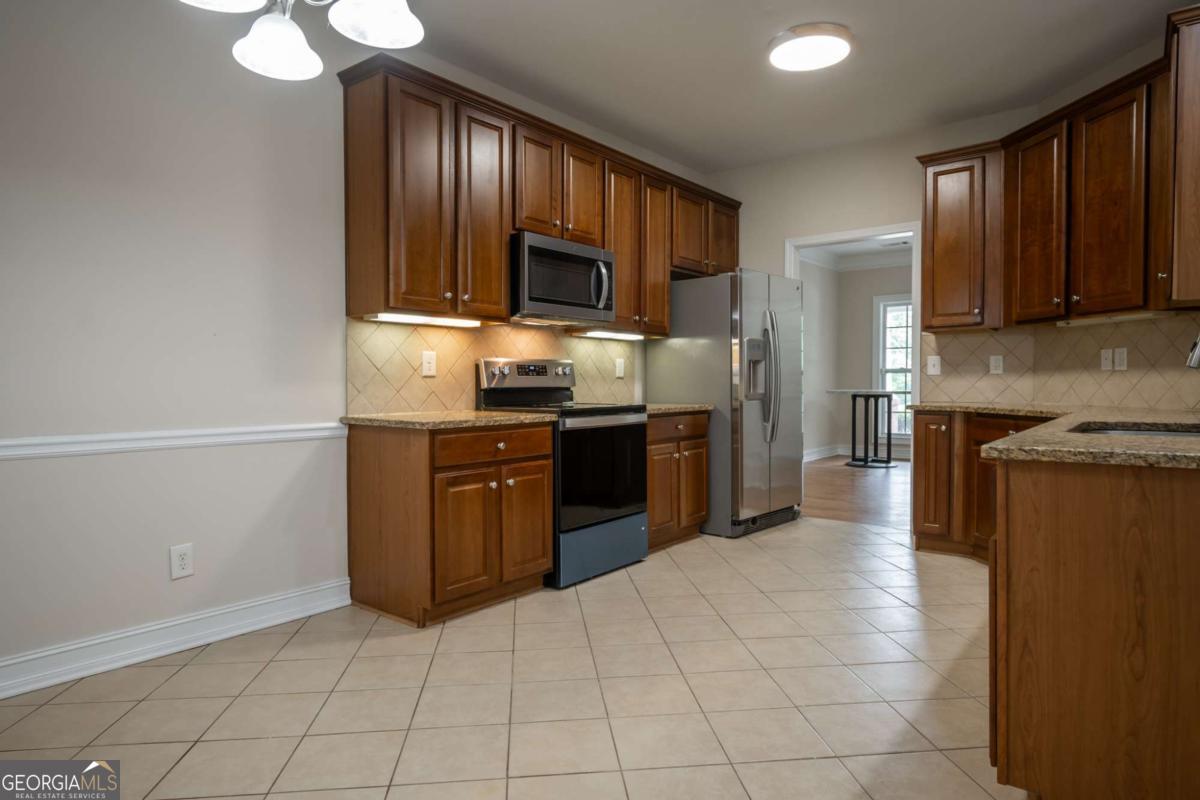 351 Hampton Park Drive Property Photo 5