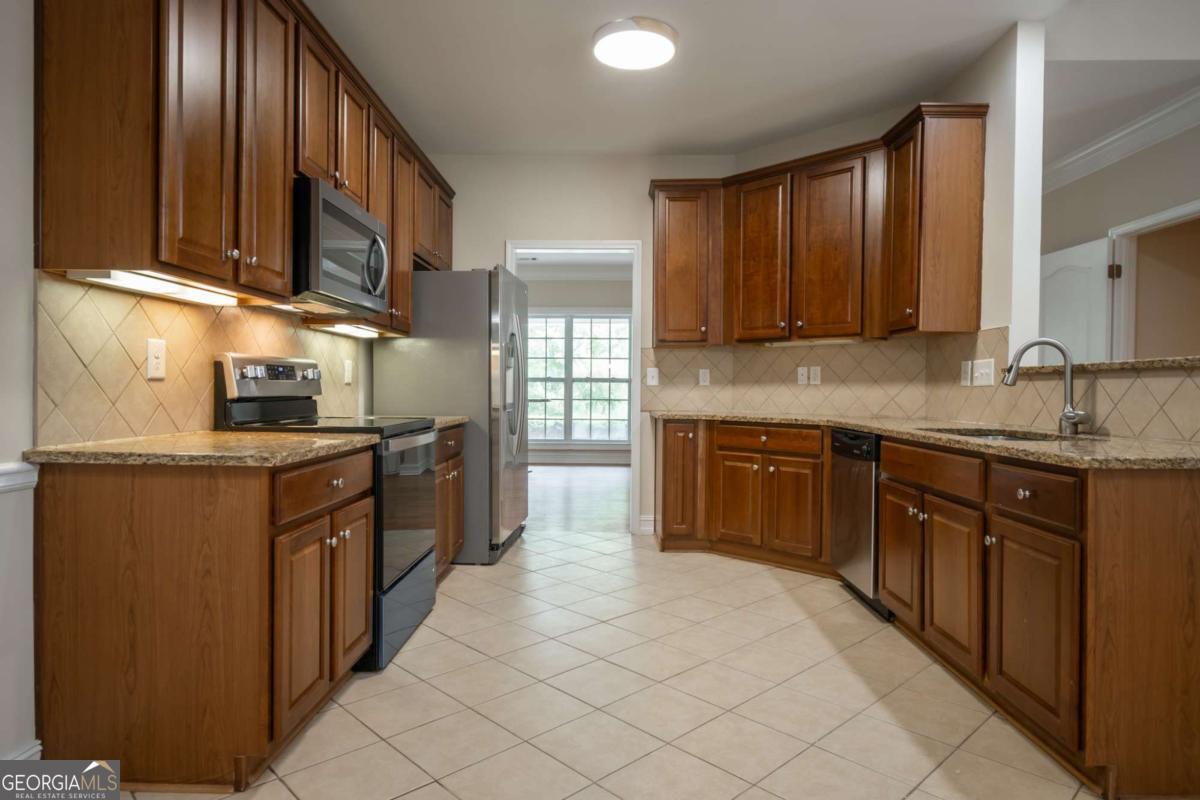351 Hampton Park Drive Property Photo 6