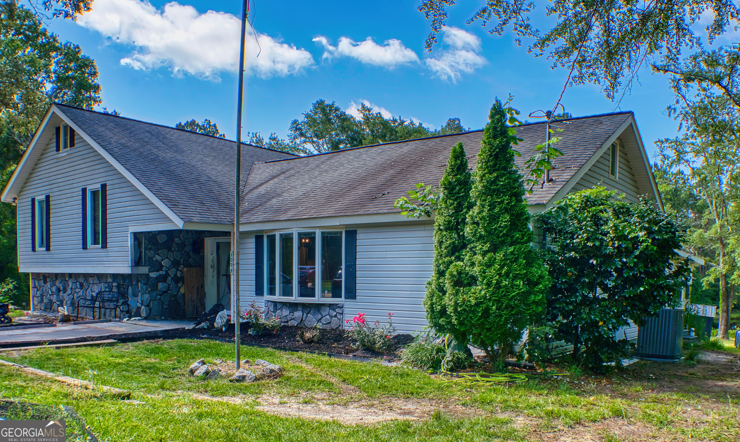 1095 Jacksonville Highway Property Photo 1